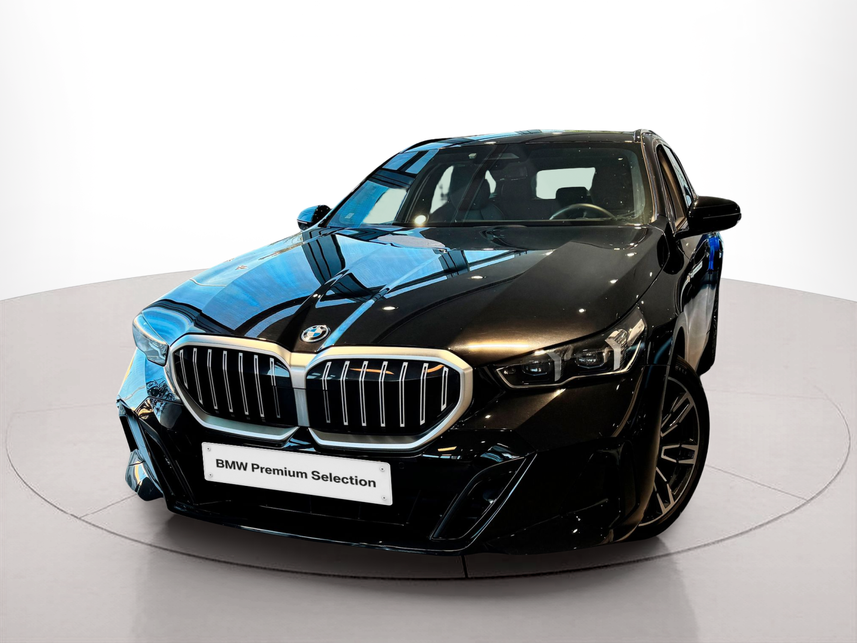 Fotos de BMW Série 5 530e Touring color Negro. Año 2025. 220KW(299CV). Elétrico / Gasolina Híbrido. En concesionario BMcar Porto de Porto