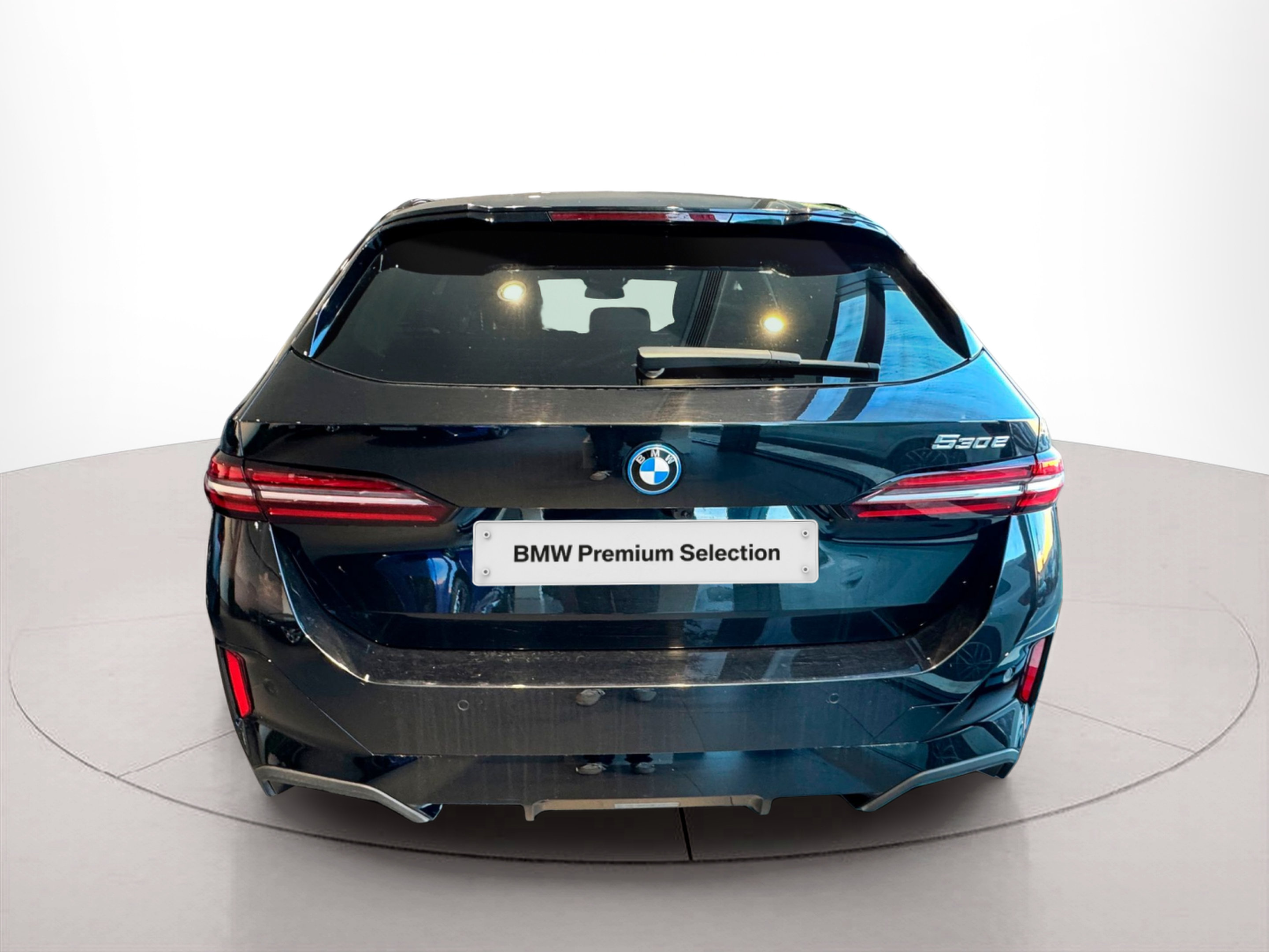 BMW Série 5 530e Touring color Negro. Año 2025. 220KW(299CV). Elétrico / Gasolina Híbrido. En concesionario BMcar Porto de Porto