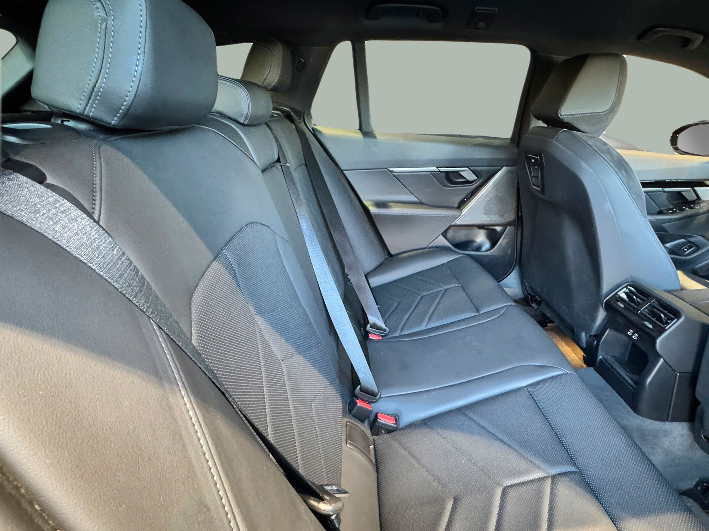 BMW Série 5 530e Touring color Negro. Año 2025. 220KW(299CV). Elétrico / Gasolina Híbrido. En concesionario BMcar Braga de Braga