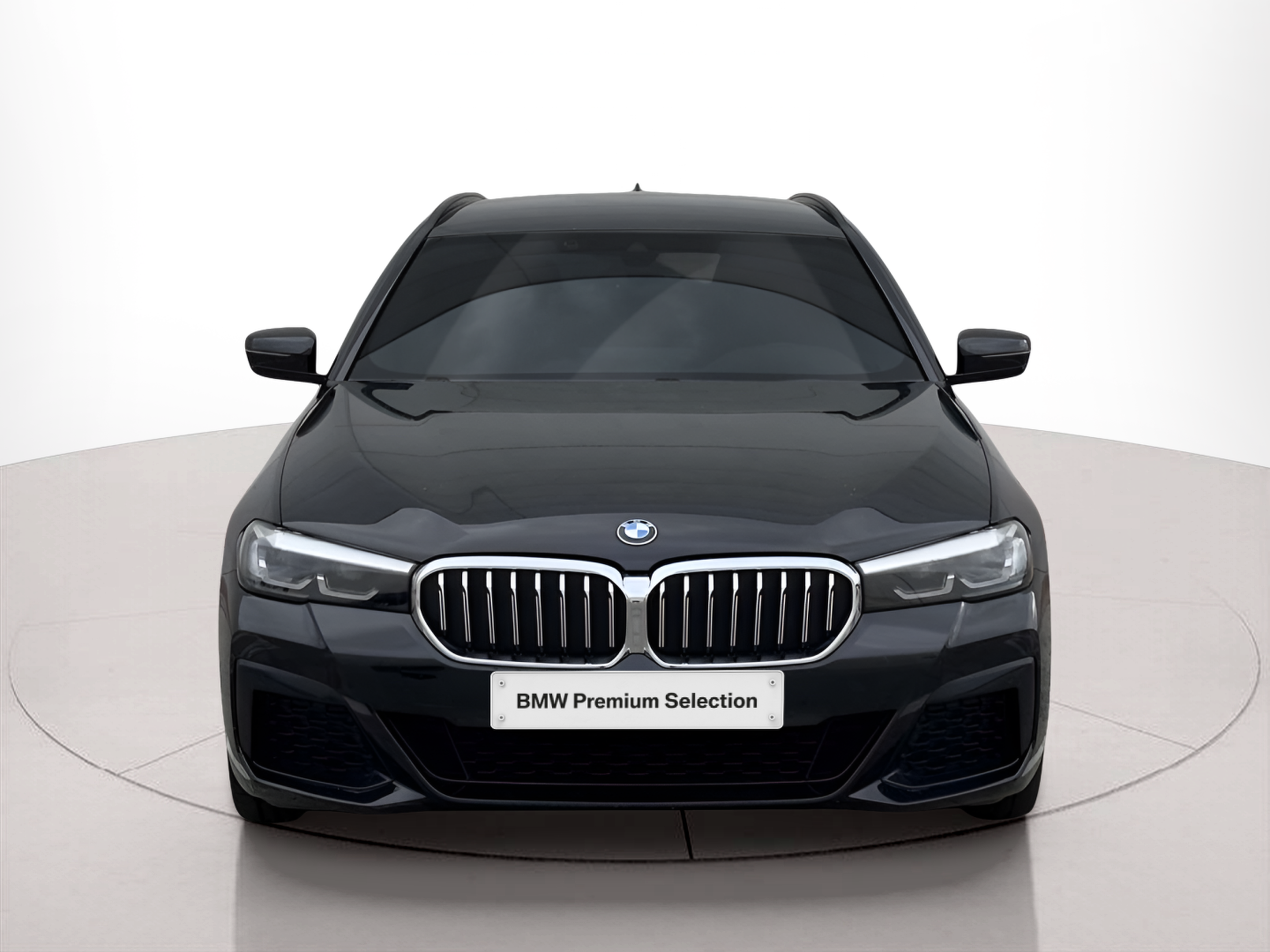 Fotos de BMW Série 5 520d Touring color Negro. Año 2023. 140KW(190CV). Diesel. En concesionario BMcar Barcelos de Barcelos