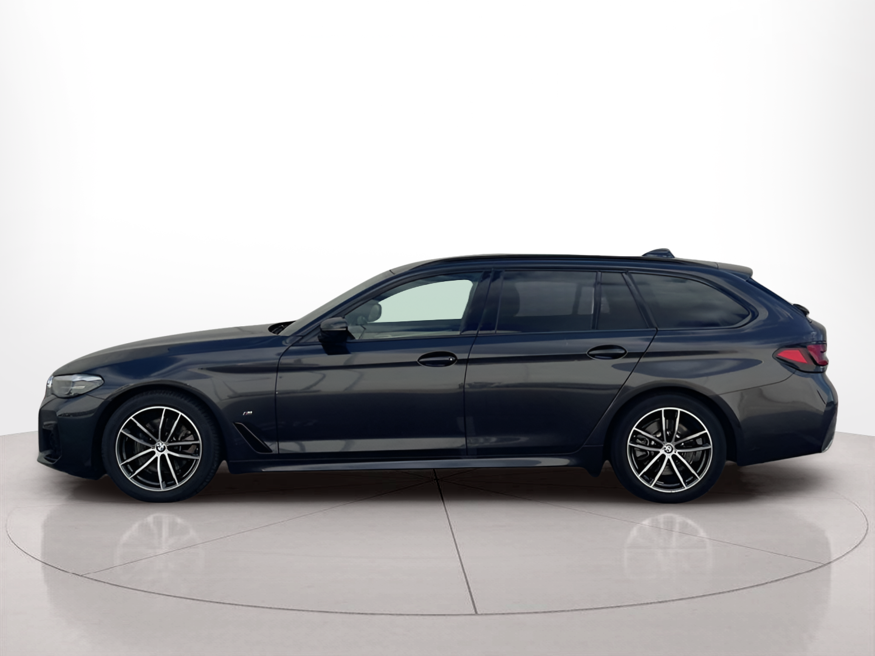 Fotos de BMW Série 5 520d Touring color Gris. Año 2023. 140KW(190CV). Diesel. En concesionario BMcar Porto de Porto
