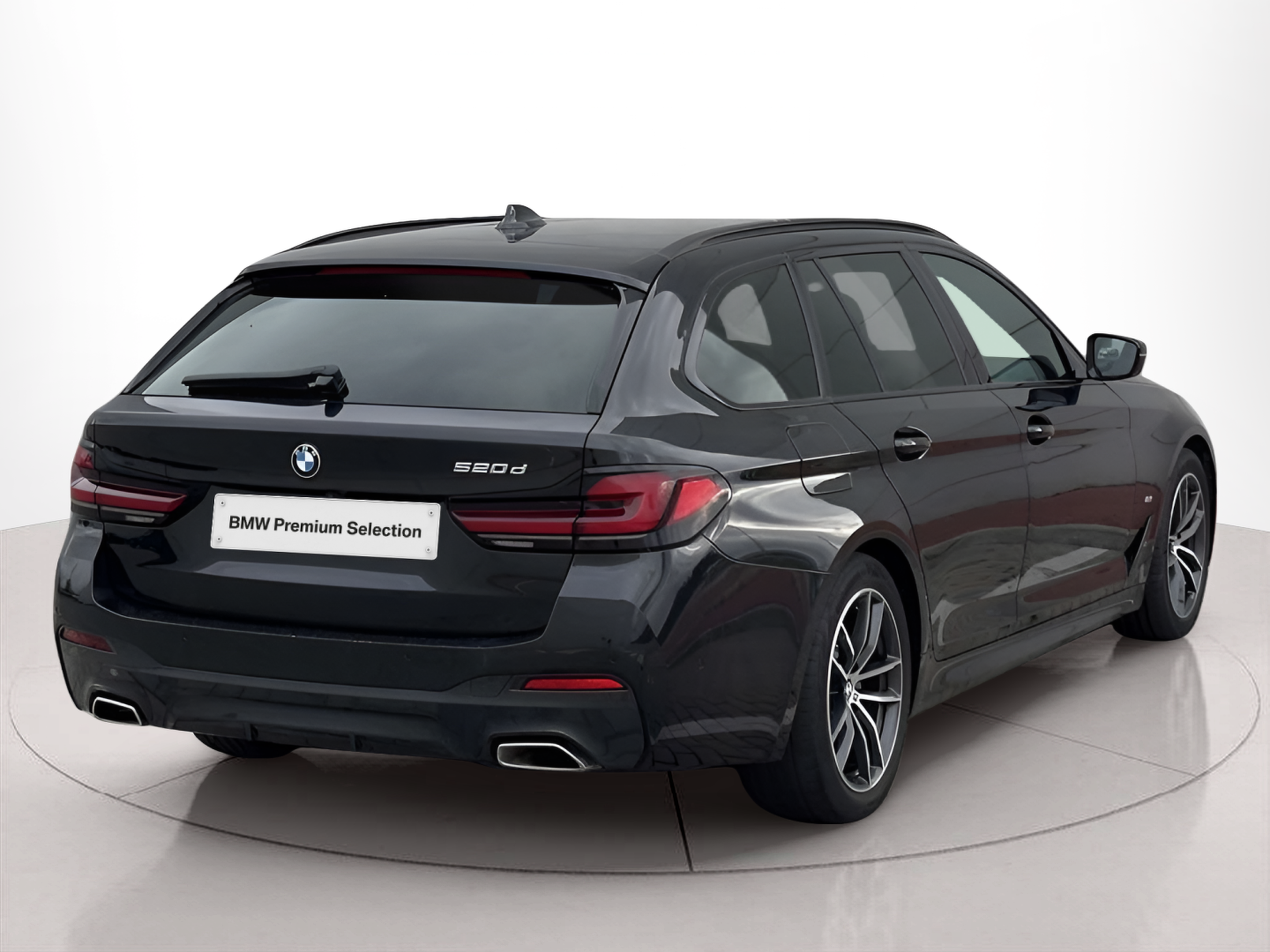 BMW Série 5 520d Touring color Negro. Año 2023. 140KW(190CV). Diesel. En concesionario BMcar Braga de Braga