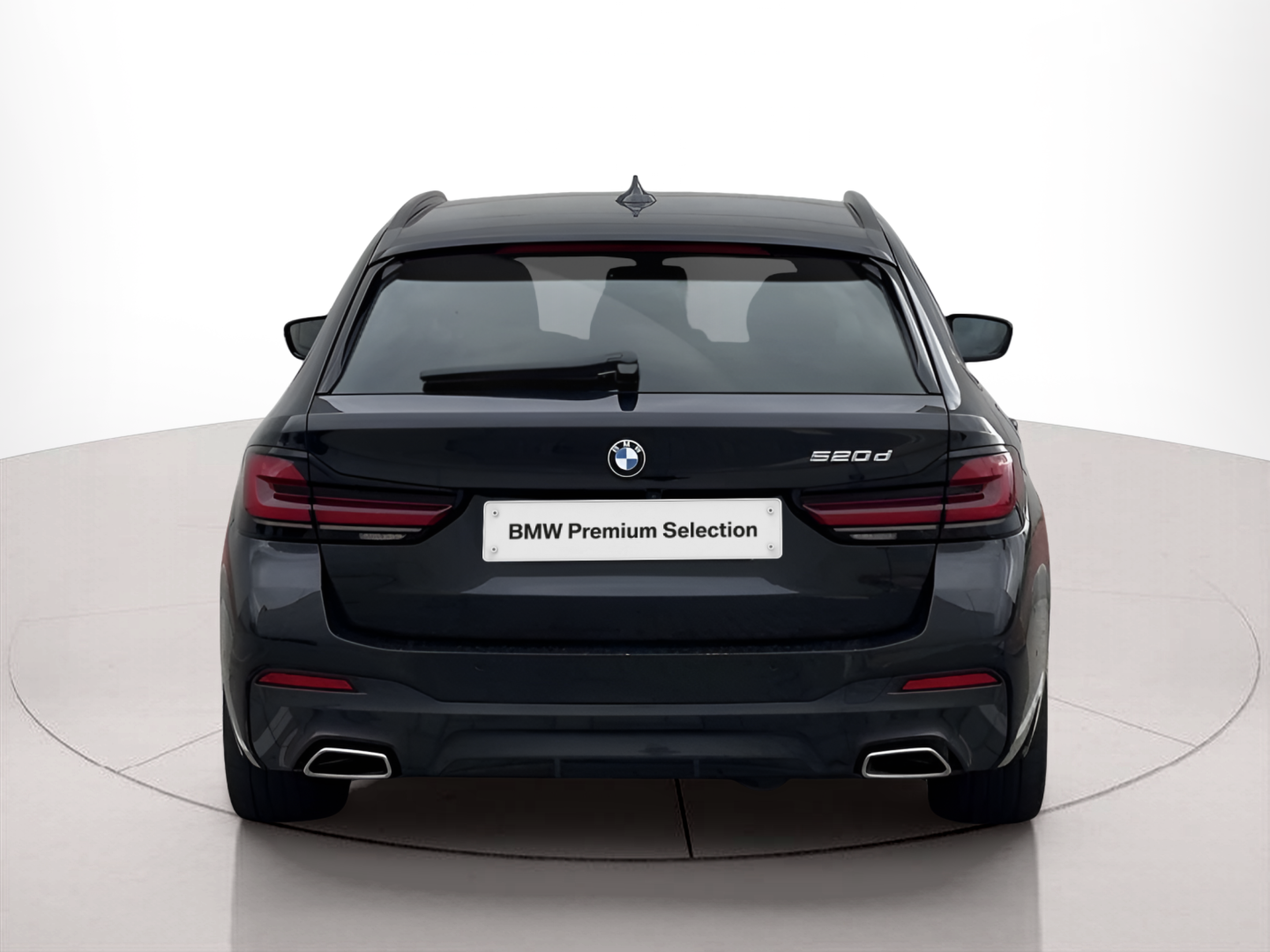 BMW Série 5 520d Touring color Negro. Año 2023. 140KW(190CV). Diesel. En concesionario BMcar Braga de Braga