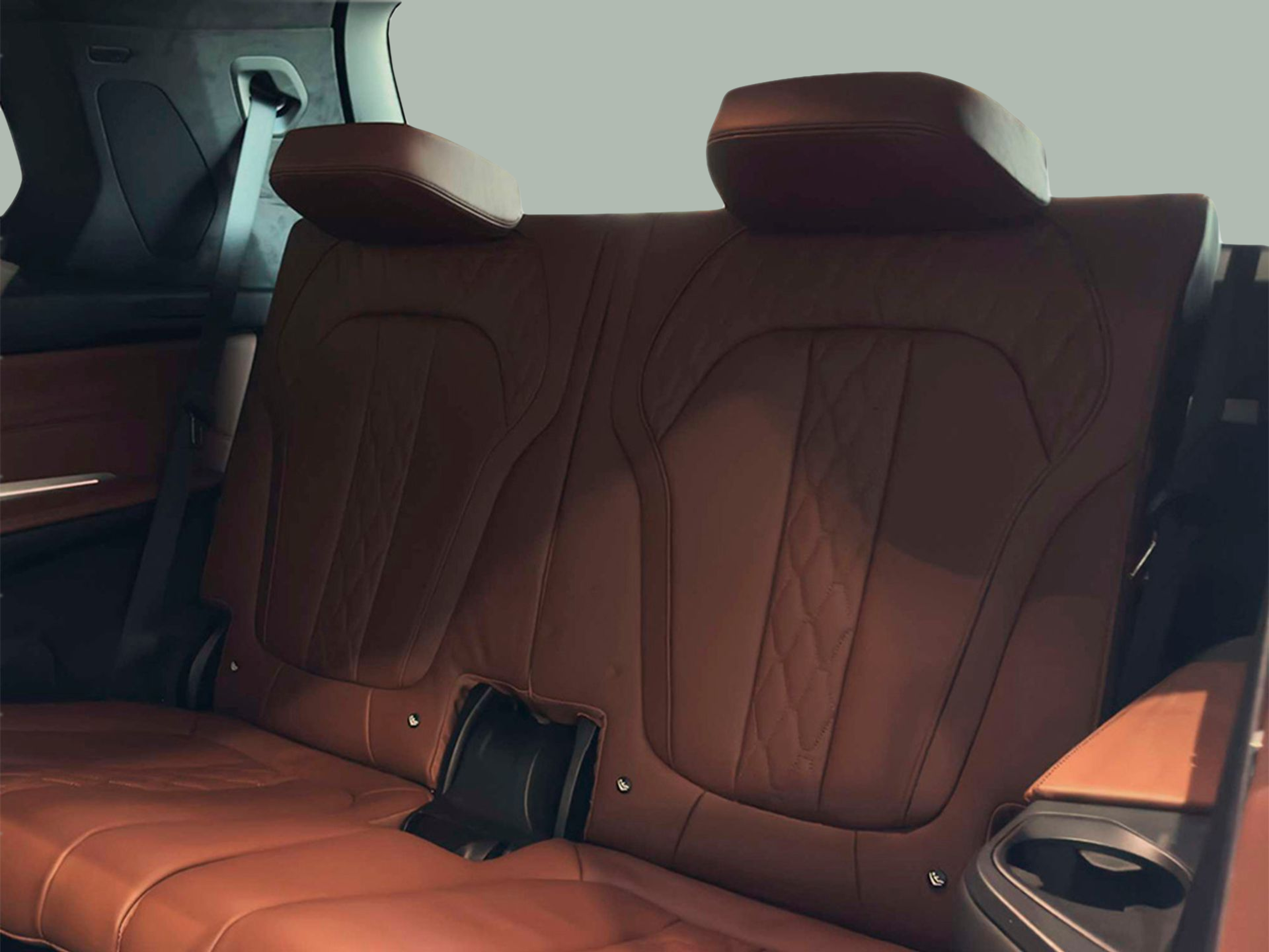 BMW X7 M60i color Gris. Año 2023. 390KW(530CV). Gasolina. En concesionario BMcar Viana do Castelo de Viana do Castelo