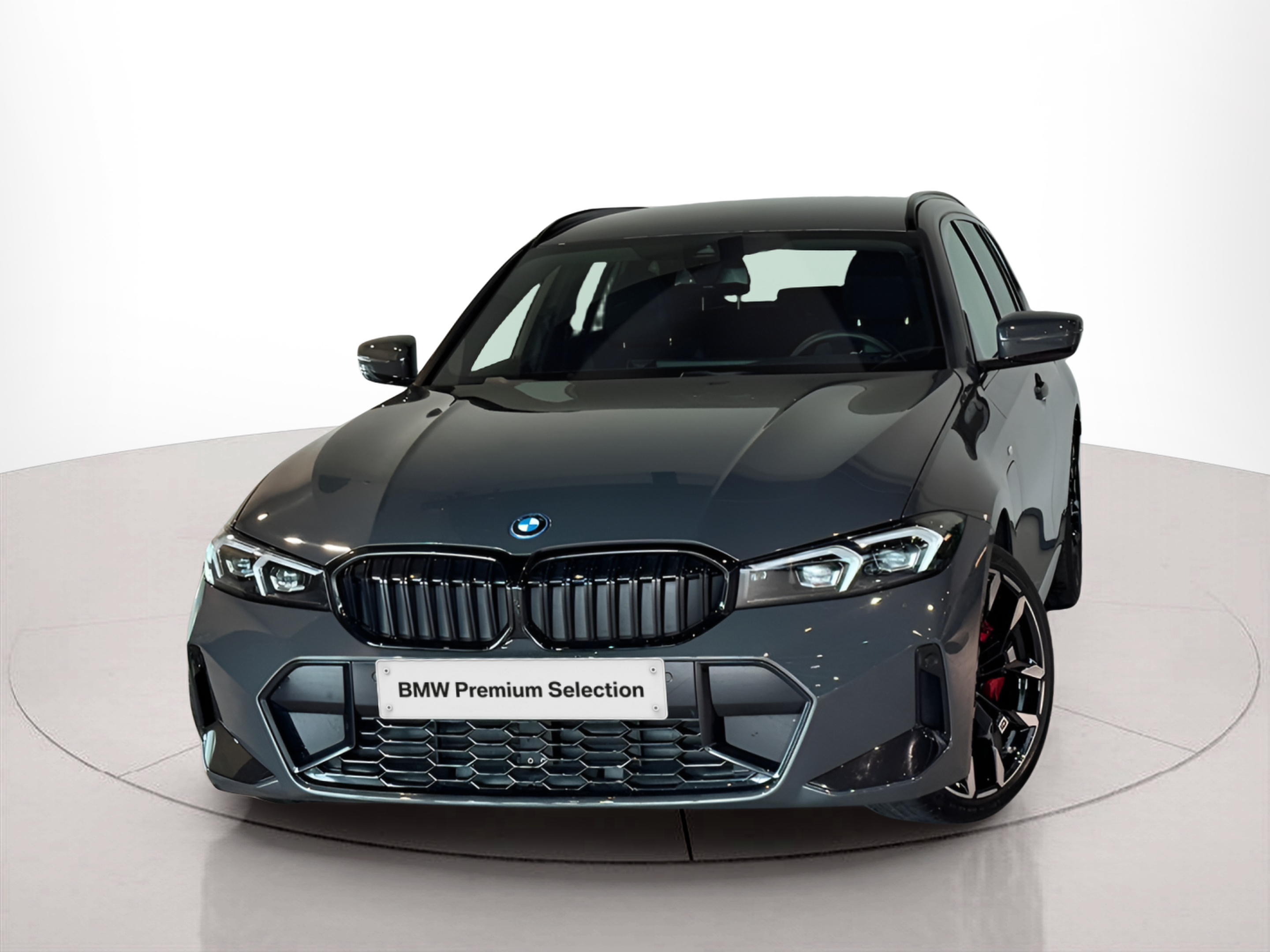 Fotos de BMW Série 3 330e Touring color Gris. Año 2024. 215KW(292CV). Elétrico / Gasolina Híbrido. En concesionario BMcar Póvoa Varzim de Póvoa de Varzim