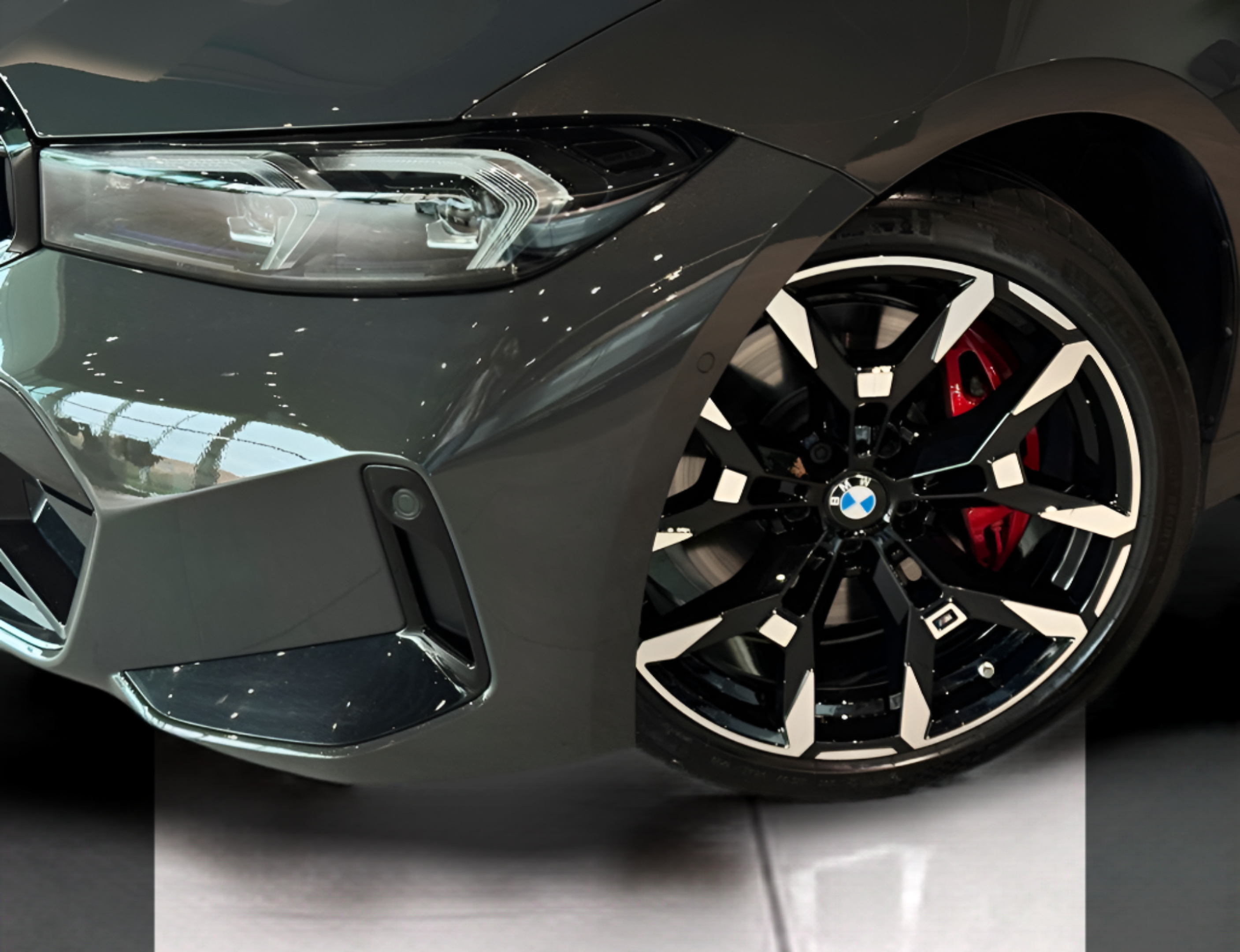 BMW Série 3 330e Touring color Gris. Año 2024. 215KW(292CV). Elétrico / Gasolina Híbrido. En concesionario BMcar Póvoa Varzim de Póvoa de Varzim