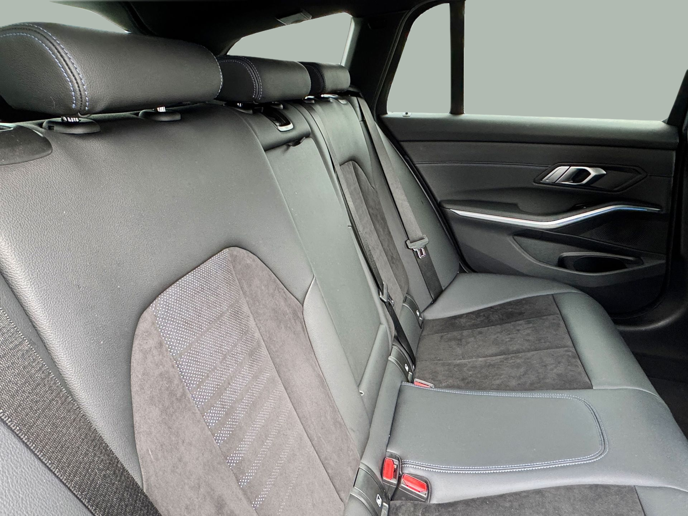 BMW Série 3 330e Touring color Gris. Año 2020. 215KW(292CV). Elétrico / Gasolina Híbrido. En concesionario BMcar Braga de Braga