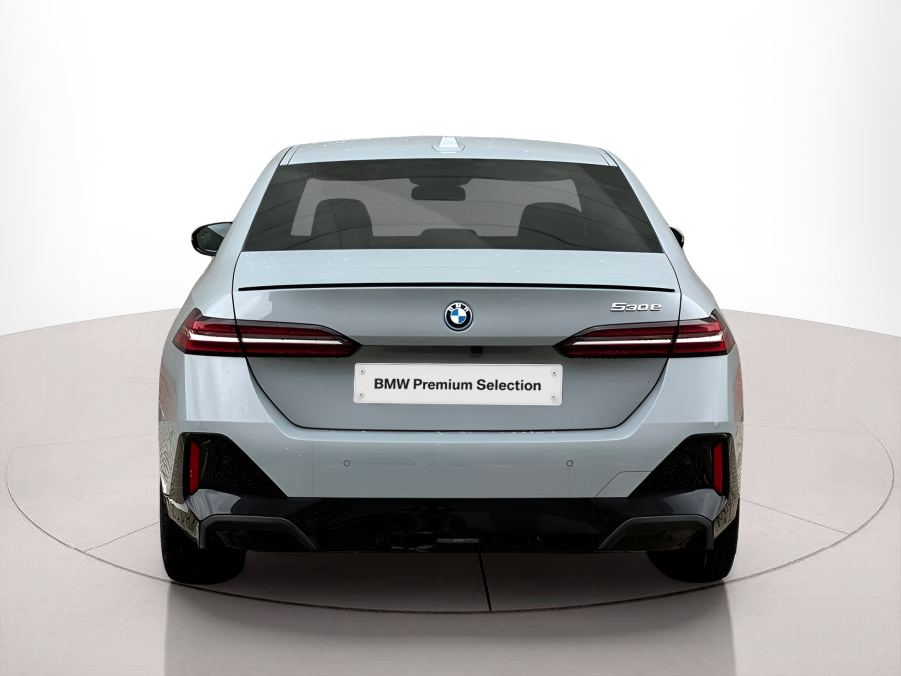 BMW Série 5 530e Berlina color Gris. Año 2023. 220KW(299CV). Elétrico / Gasolina Híbrido. En concesionario BMcar Guimarães de Guimarães