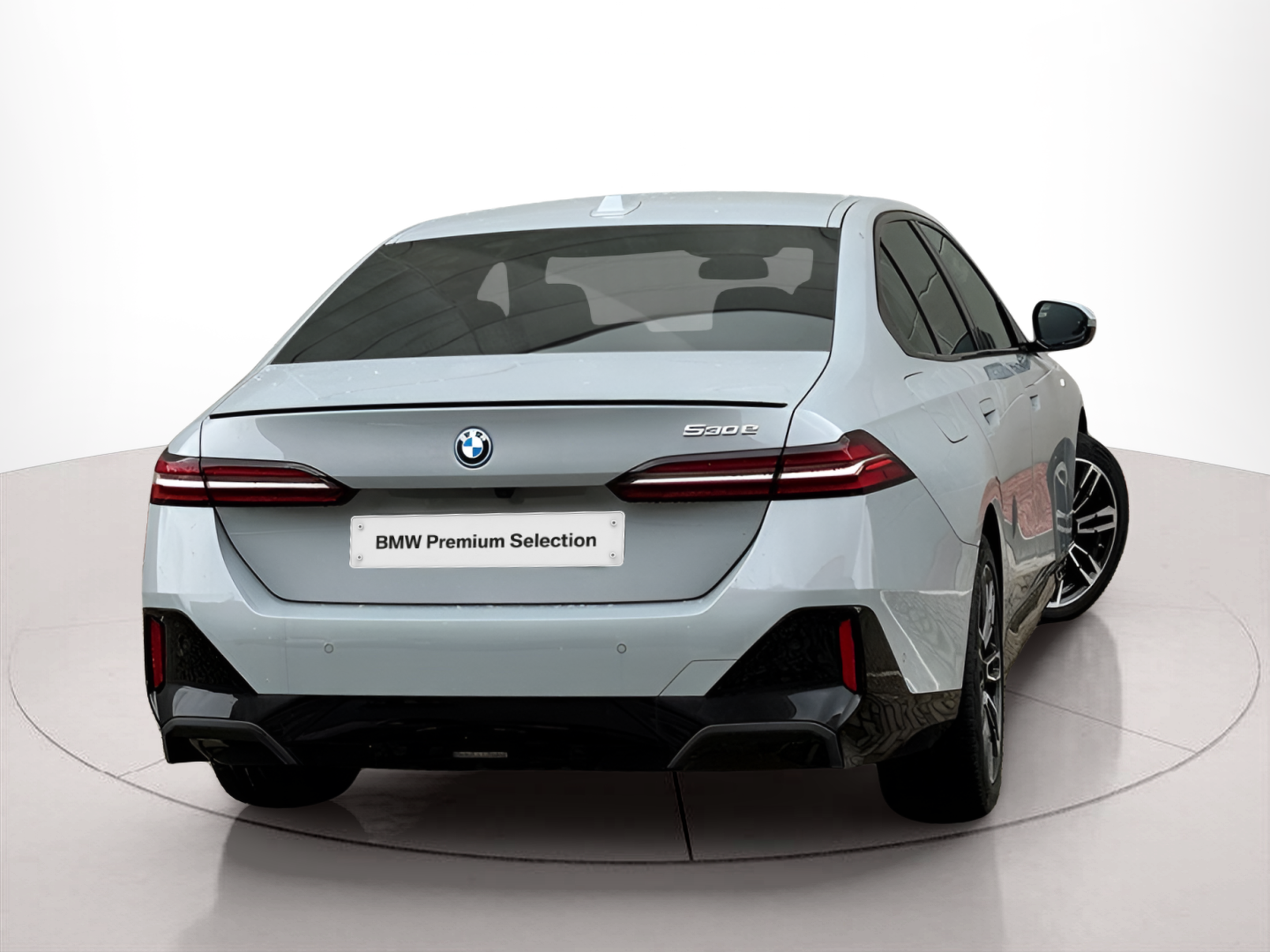 BMW Série 5 530e Berlina color Gris. Año 2023. 220KW(299CV). Elétrico / Gasolina Híbrido. En concesionario BMcar Guimarães de Guimarães
