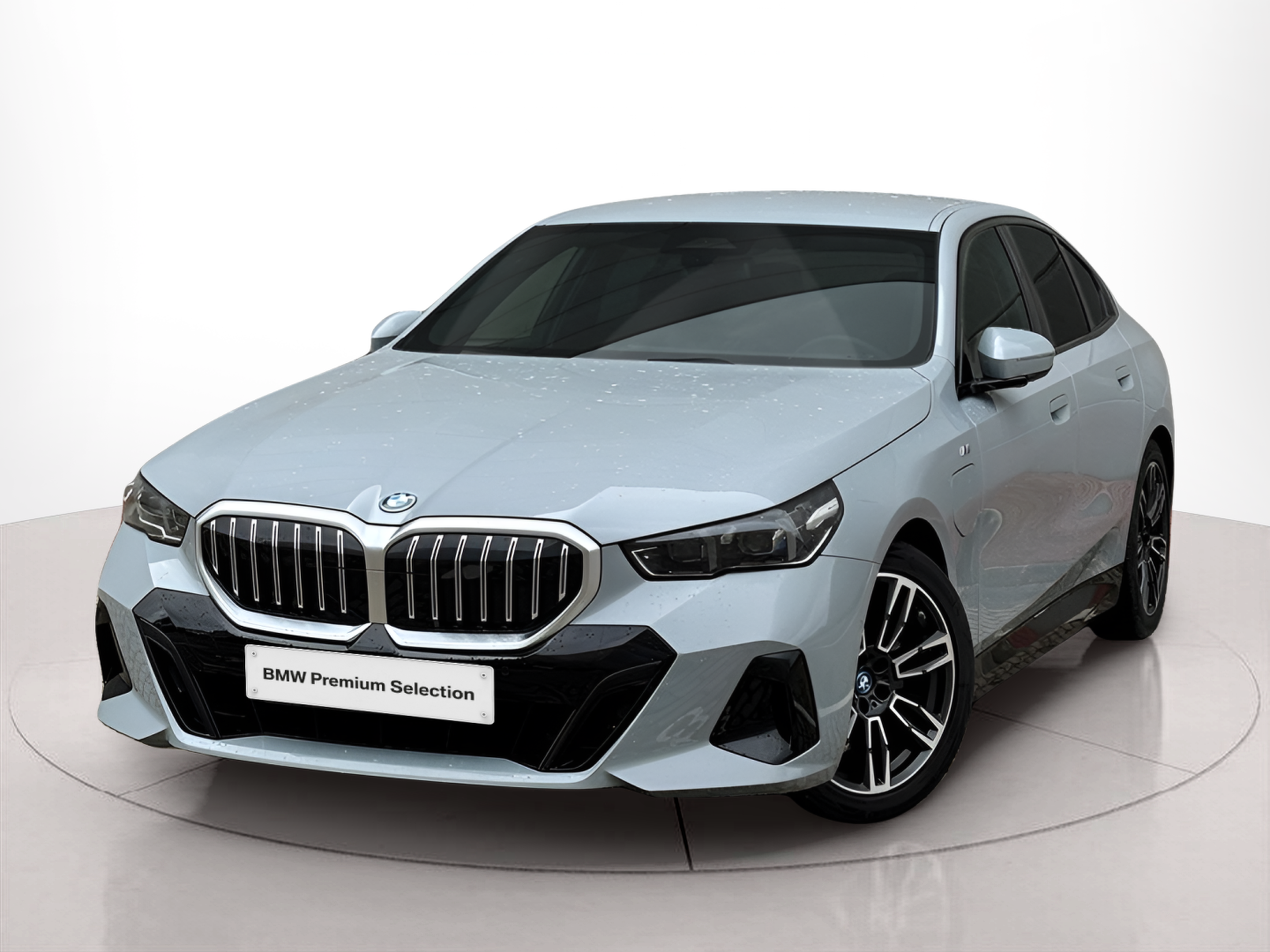 Fotos de BMW Série 5 530e Berlina color Gris. Año 2023. 220KW(299CV). Elétrico / Gasolina Híbrido. En concesionario BMcar Guimarães de Guimarães