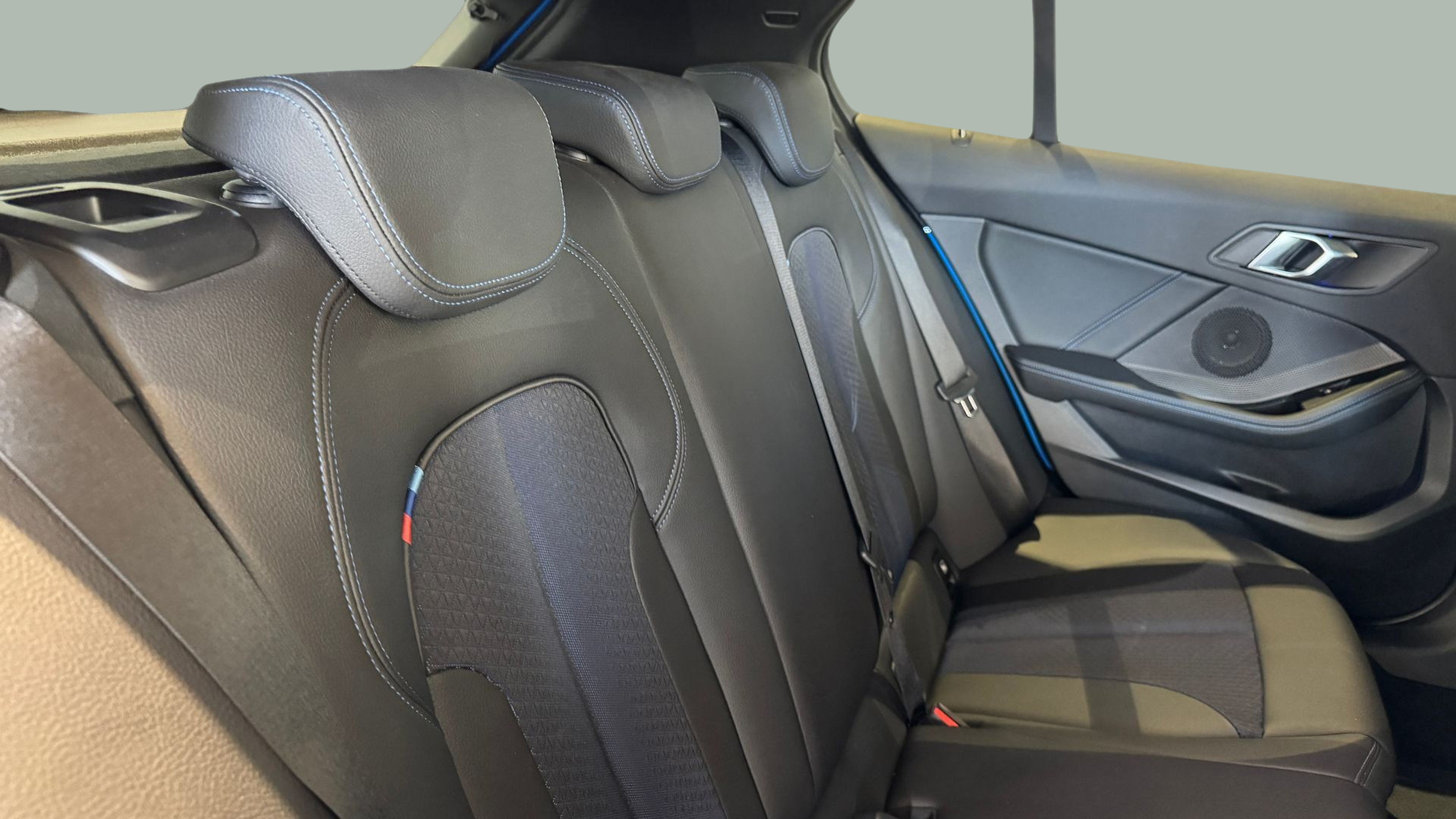 BMW Série 1 116d color Azul. Año 2024. 85KW(116CV). Diesel. En concesionario BMcar Famalicão de Vila Nova de Famalicão