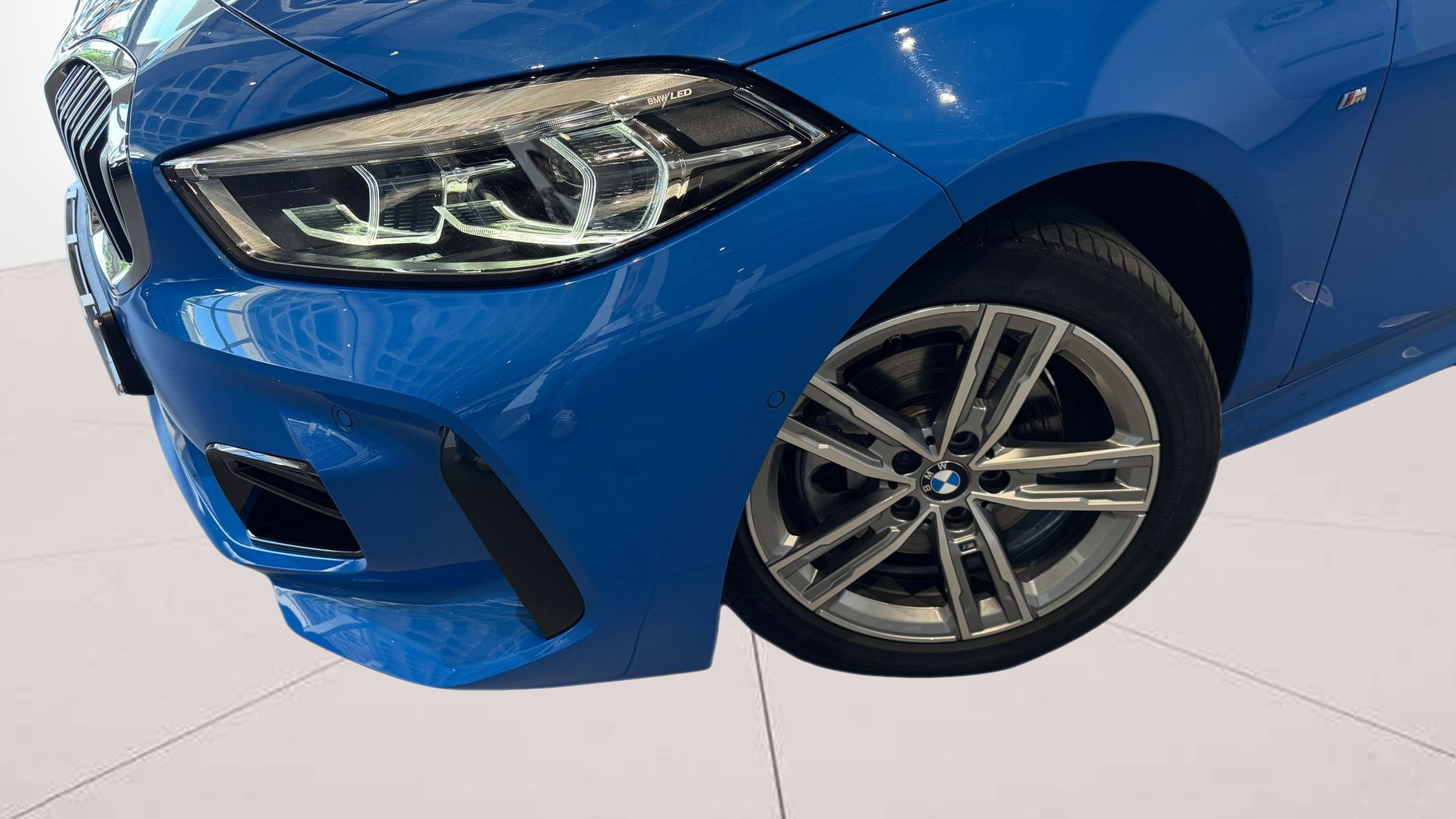 BMW Série 1 116d color Azul. Año 2024. 85KW(116CV). Diesel. En concesionario BMcar Famalicão de Vila Nova de Famalicão