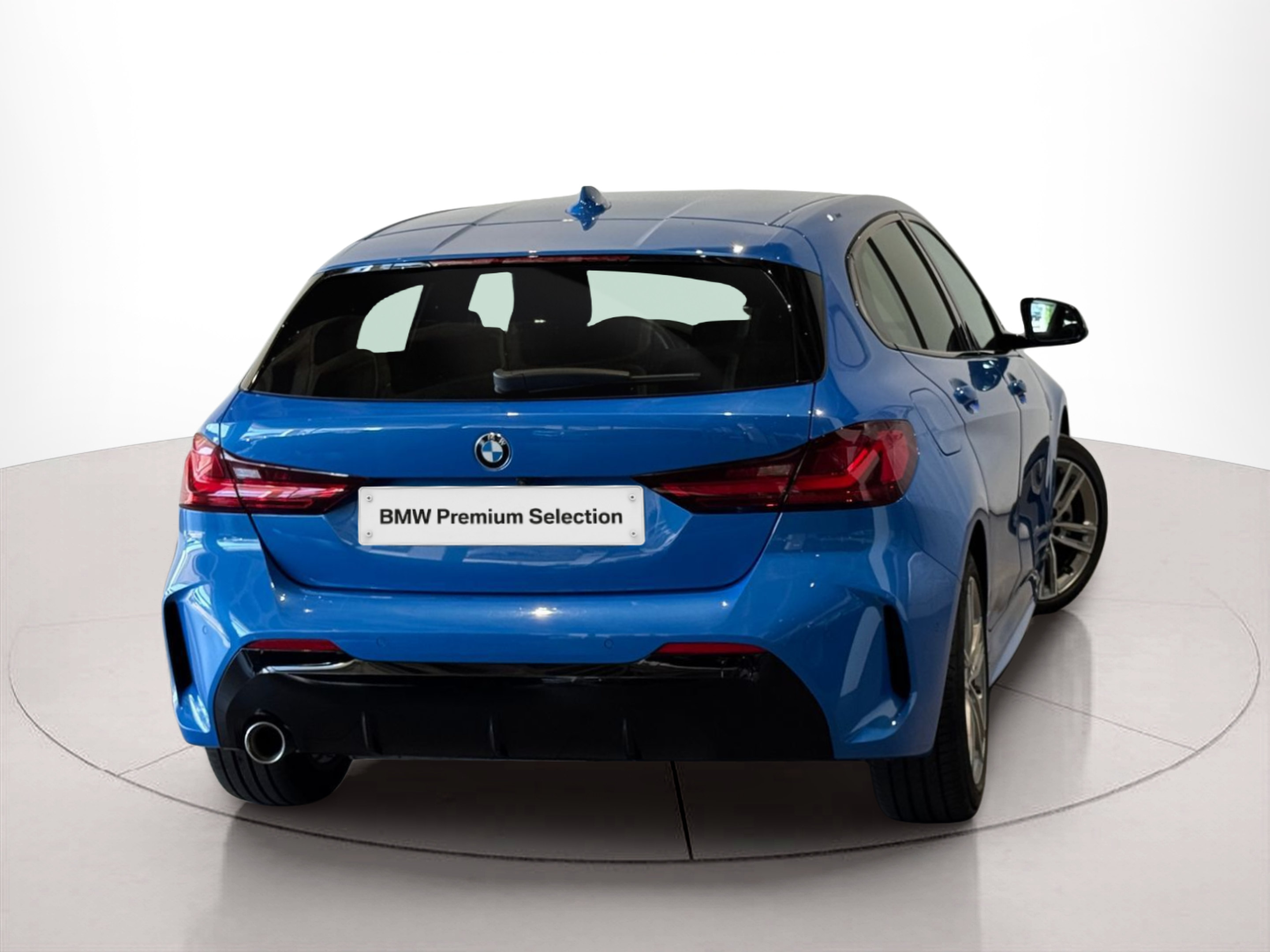 BMW Série 1 116d color Azul. Año 2024. 85KW(116CV). Diesel. En concesionario BMcar Famalicão de Vila Nova de Famalicão