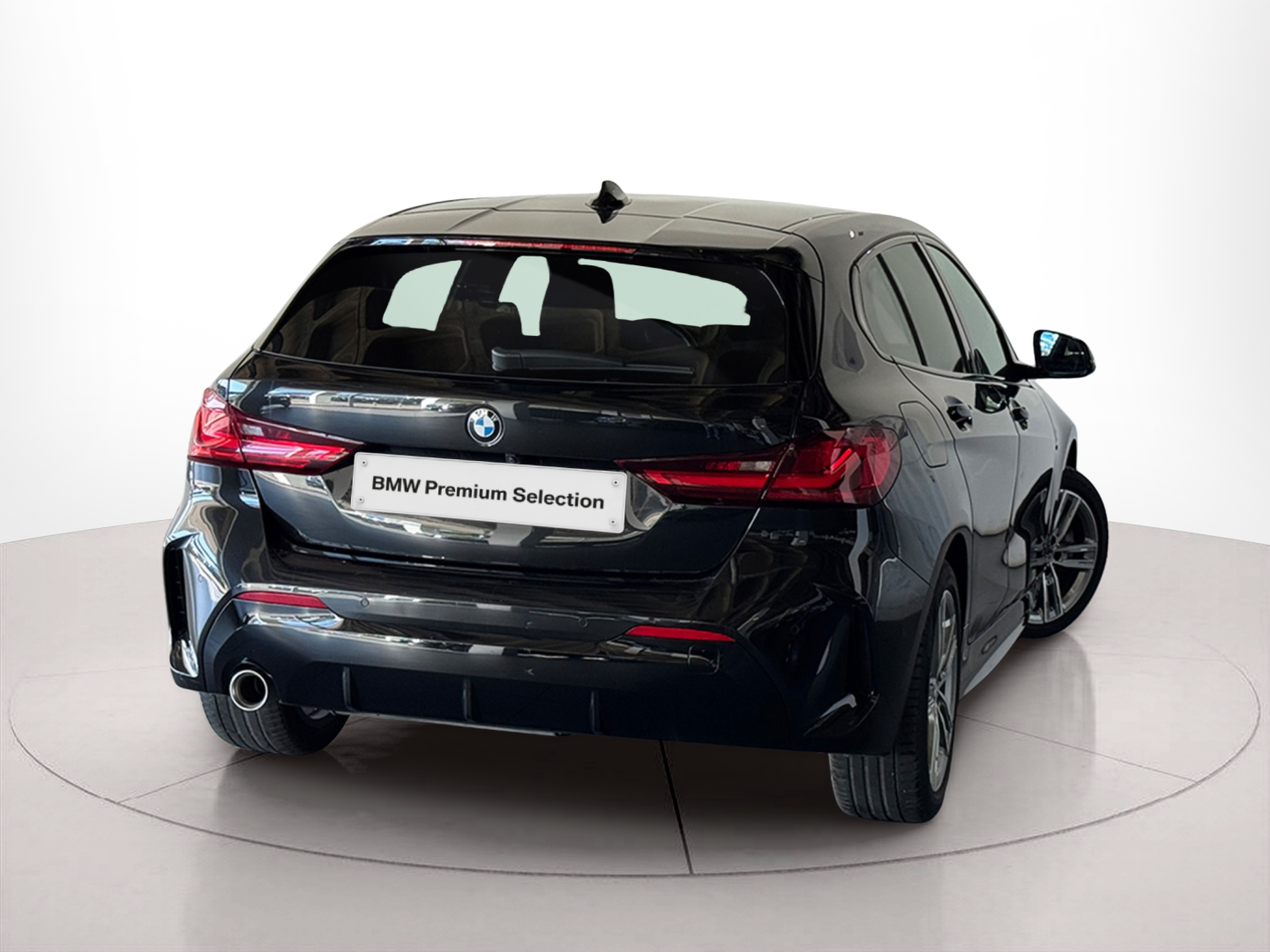 BMW Série 1 116d color Negro. Año 2024. 85KW(116CV). Diesel. En concesionario BMcar Braga de Braga