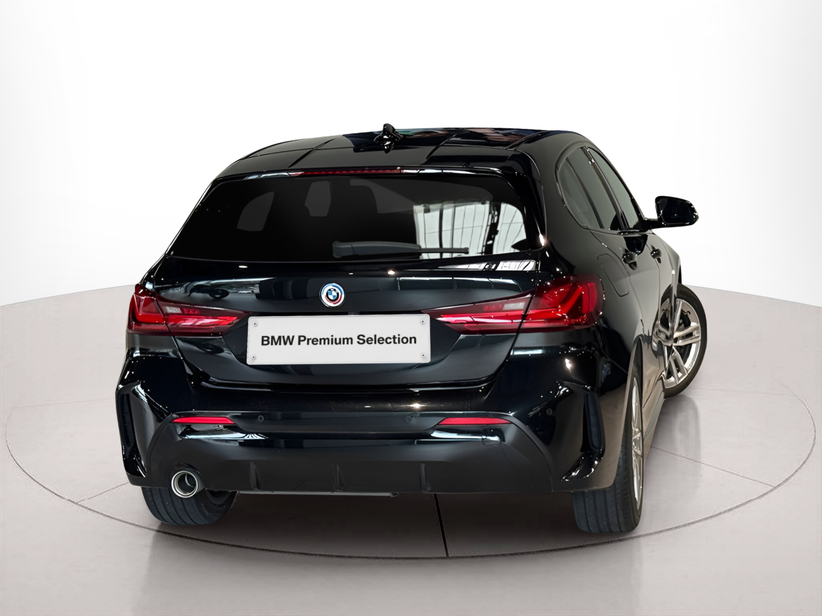 BMW Série 1 116d color Negro. Año 2022. 85KW(116CV). Diesel. En concesionario BMcar Guimarães de Guimarães