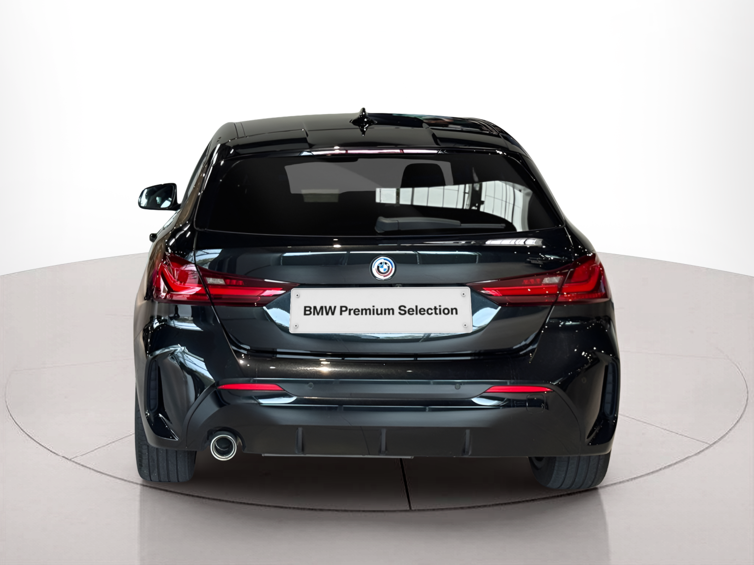 BMW Série 1 116d color Negro. Año 2022. 85KW(116CV). Diesel. En concesionario BMcar Guimarães de Guimarães