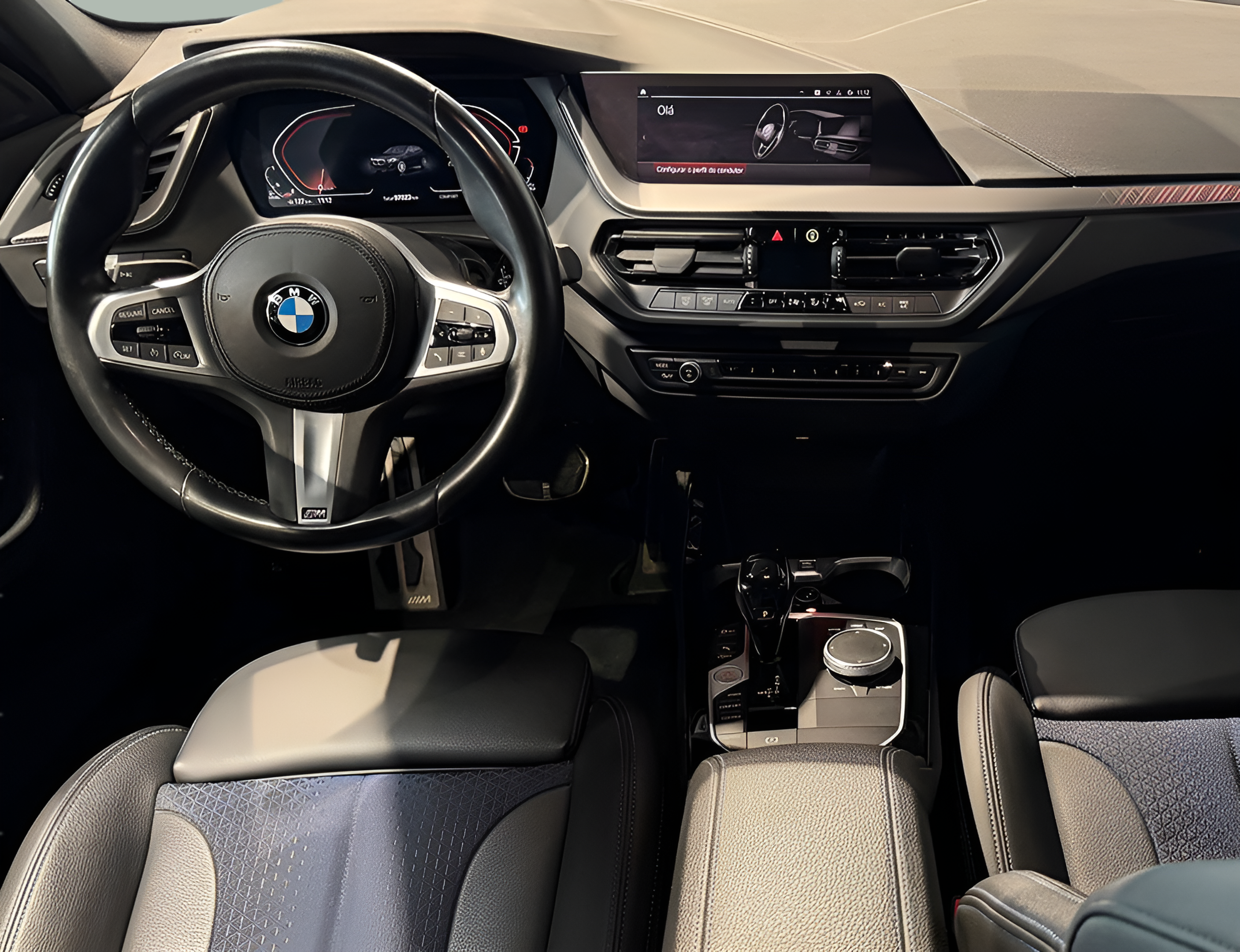 BMW Série 1 116d color Negro. Año 2022. 85KW(116CV). Diesel. En concesionario BMcar Guimarães de Guimarães