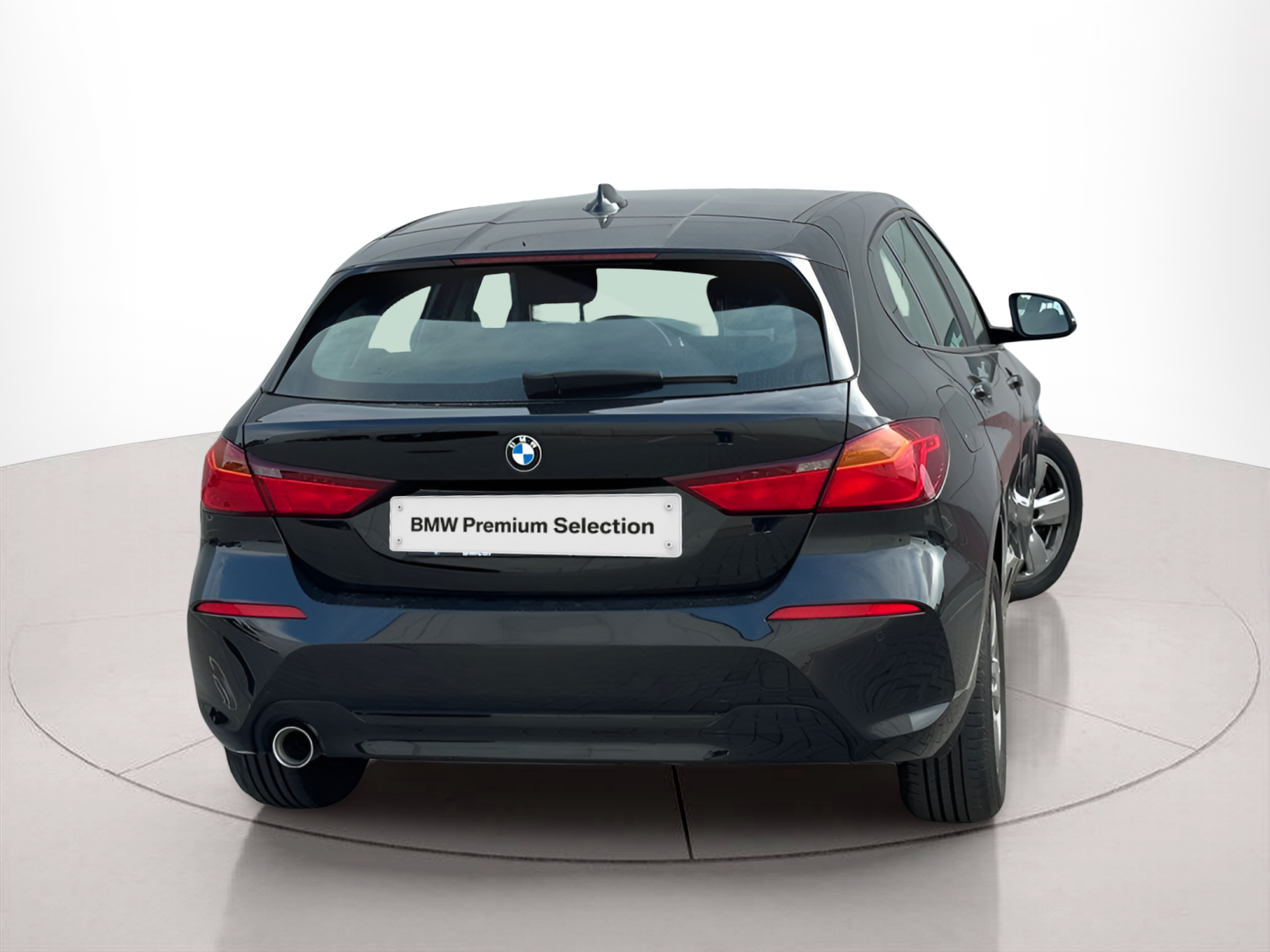 BMW Série 1 116d color Negro. Año 2023. 85KW(116CV). Diesel. En concesionario BMcar Famalicão de Vila Nova de Famalicão