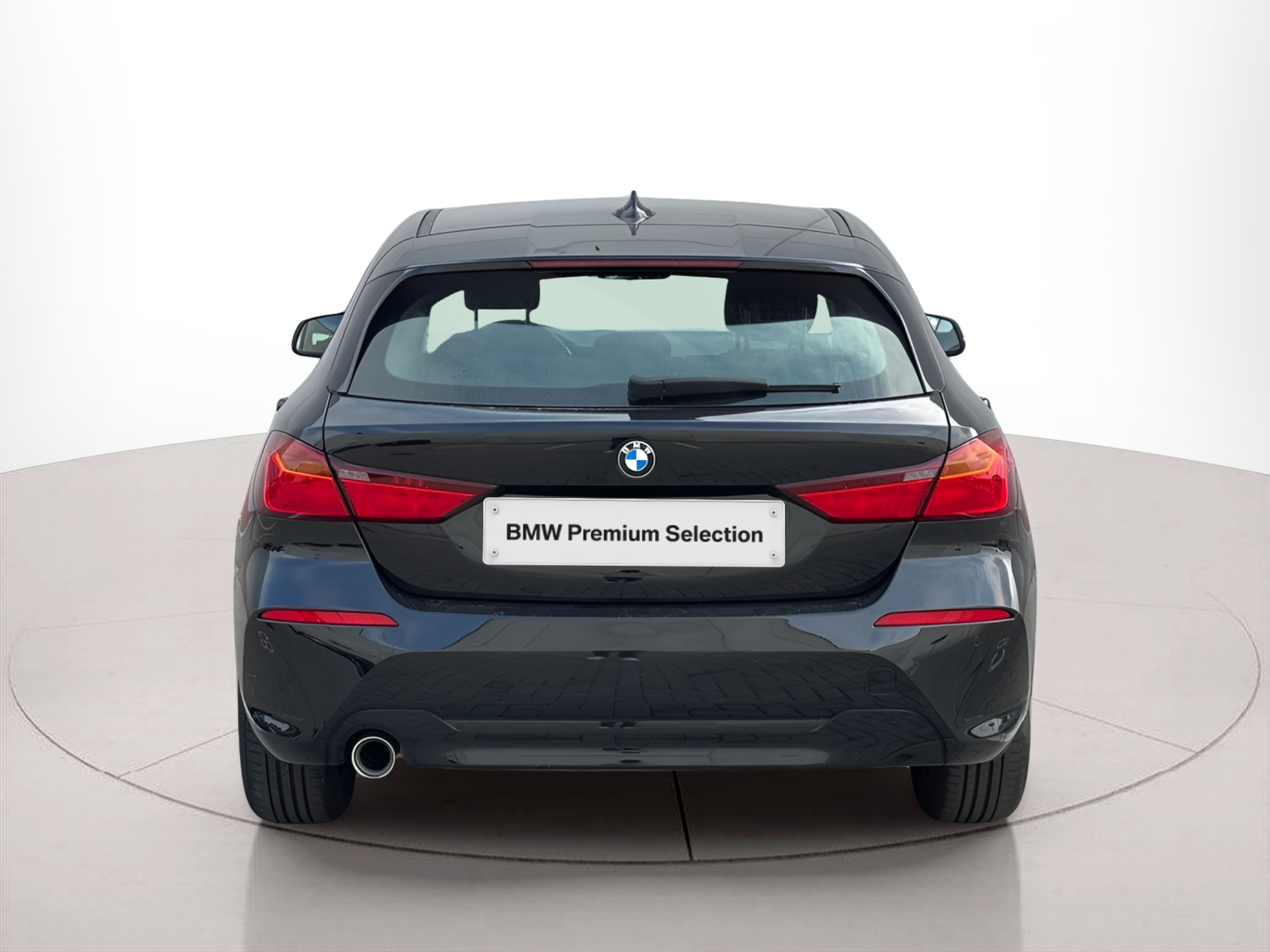 BMW Série 1 116d color Negro. Año 2023. 85KW(116CV). Diesel. En concesionario BMcar Famalicão de Vila Nova de Famalicão