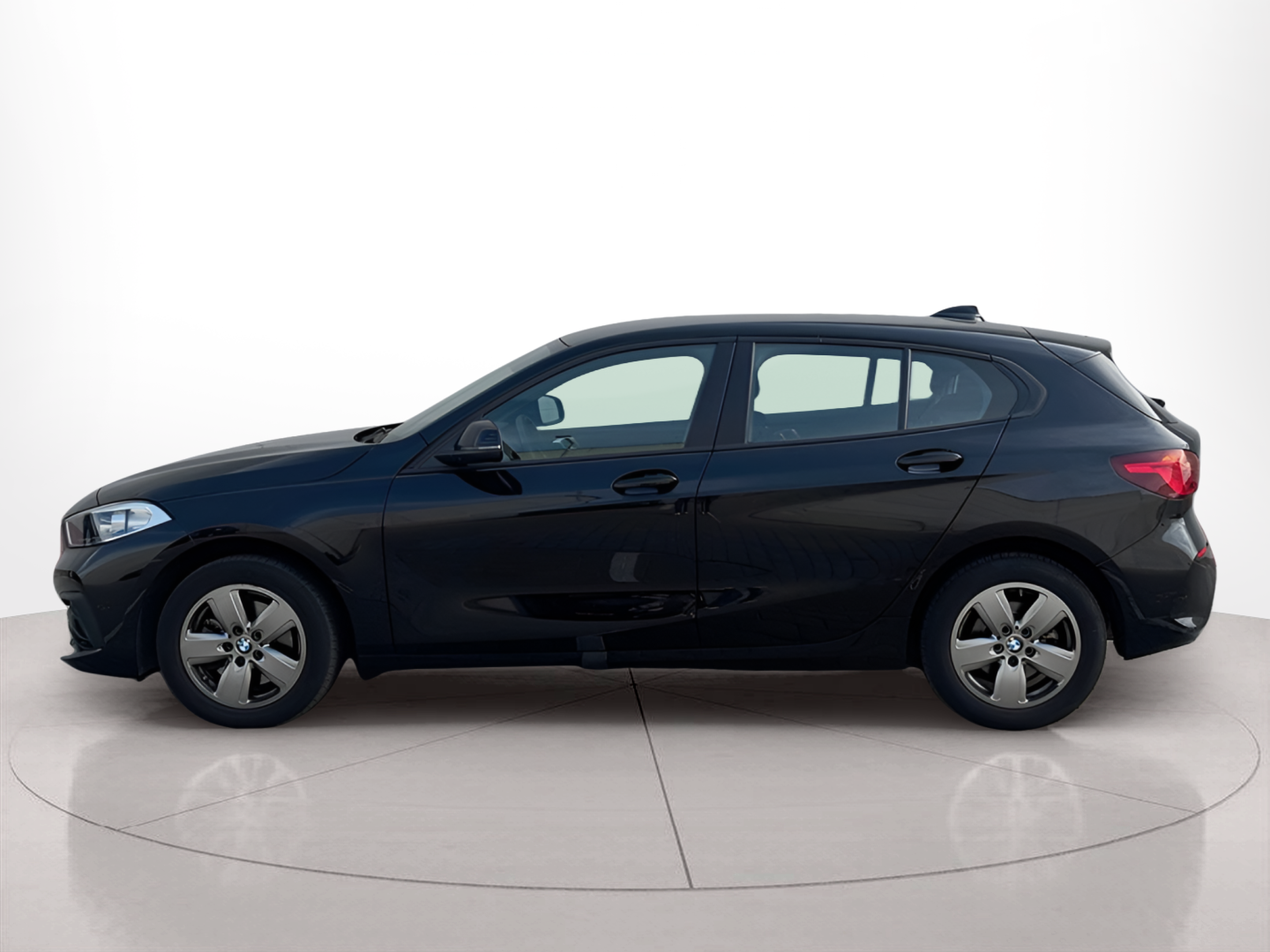 Fotos de BMW Série 1 116d color Negro. Año 2023. 85KW(116CV). Diesel. En concesionario BMcar Famalicão de Vila Nova de Famalicão