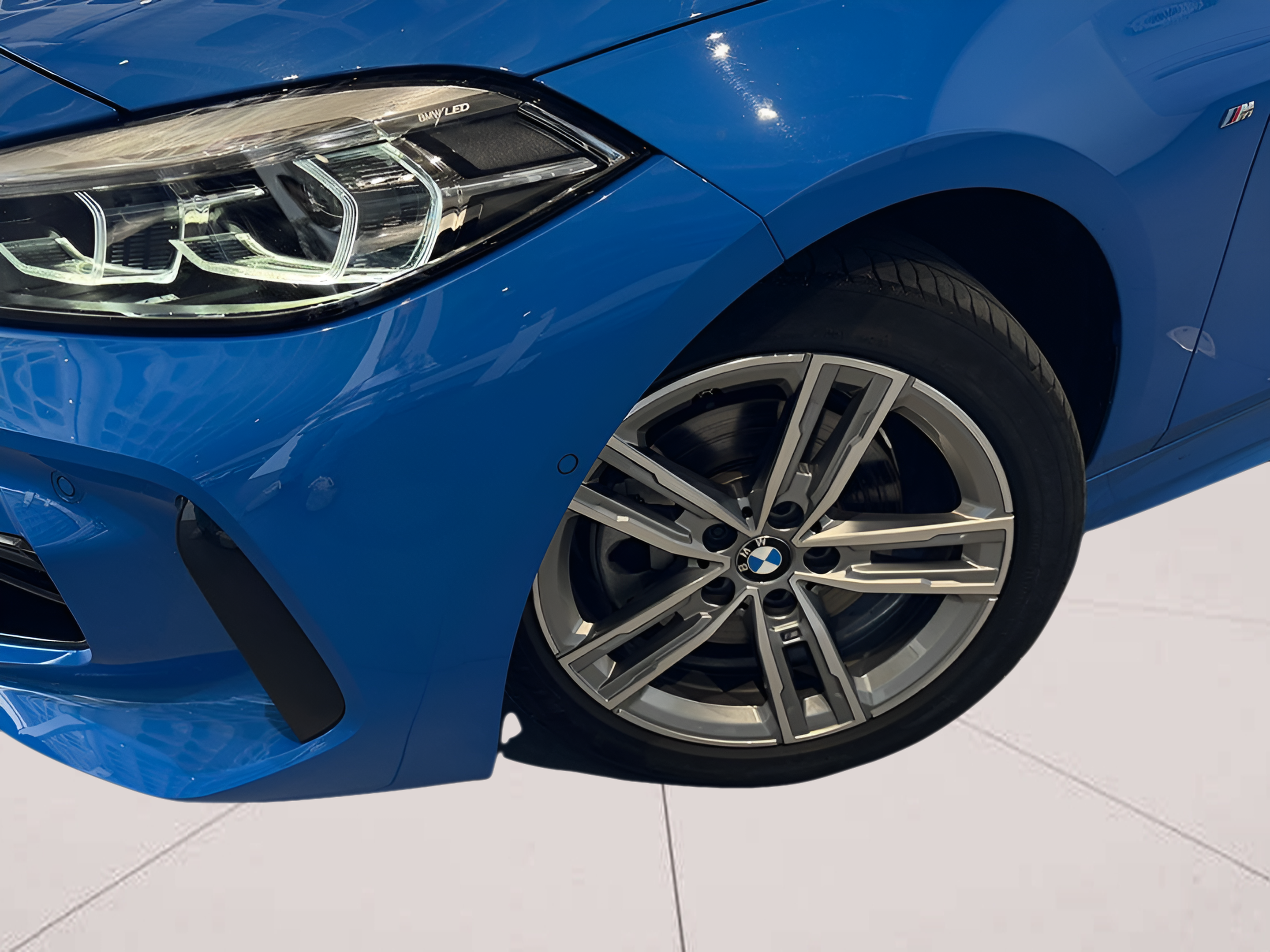 BMW Série 1 116d color Azul. Año 2024. 85KW(116CV). Diesel. En concesionario BMcar Famalicão de Vila Nova de Famalicão