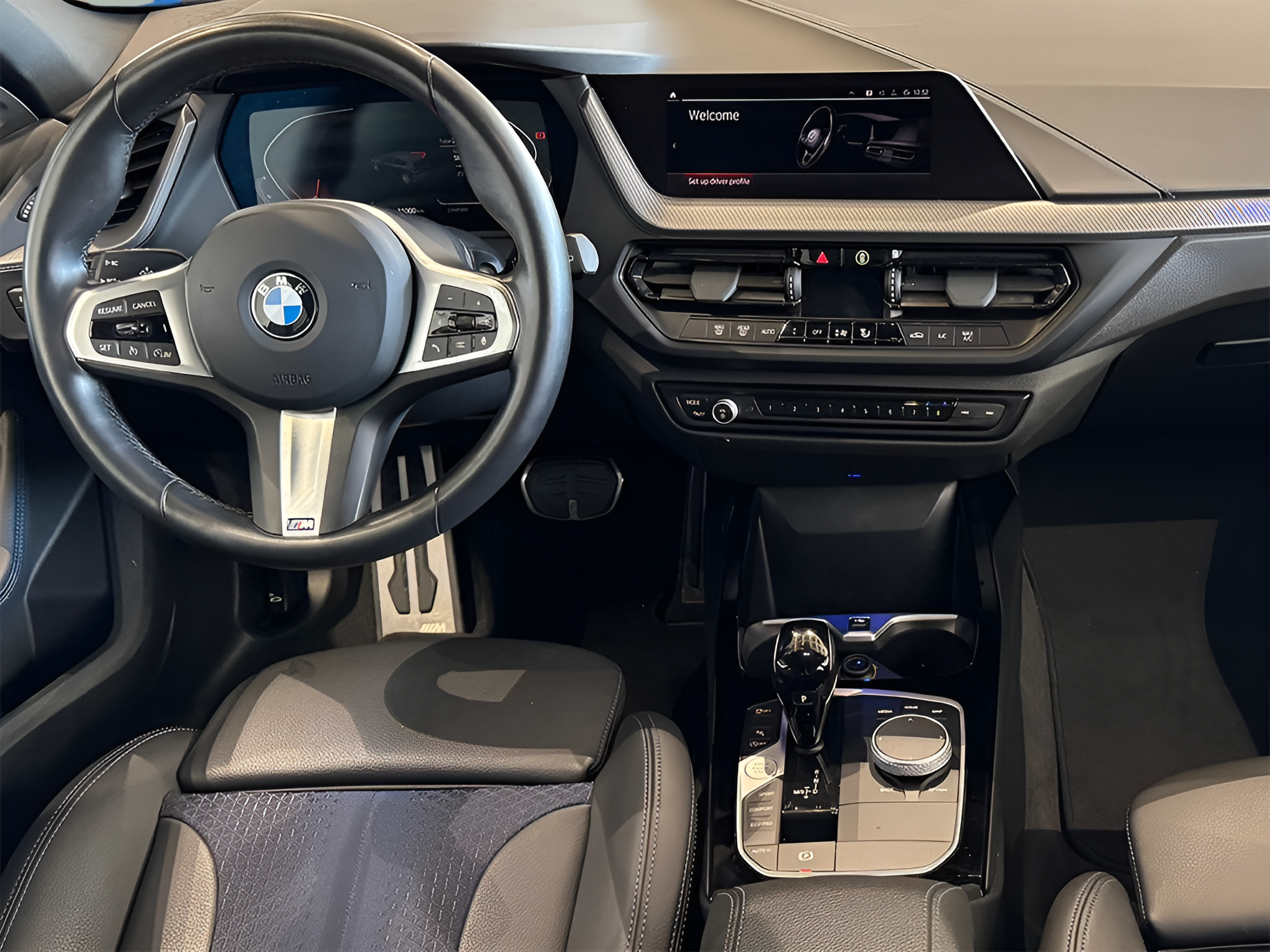 BMW Série 1 116d color Azul. Año 2024. 85KW(116CV). Diesel. En concesionario BMcar Famalicão de Vila Nova de Famalicão