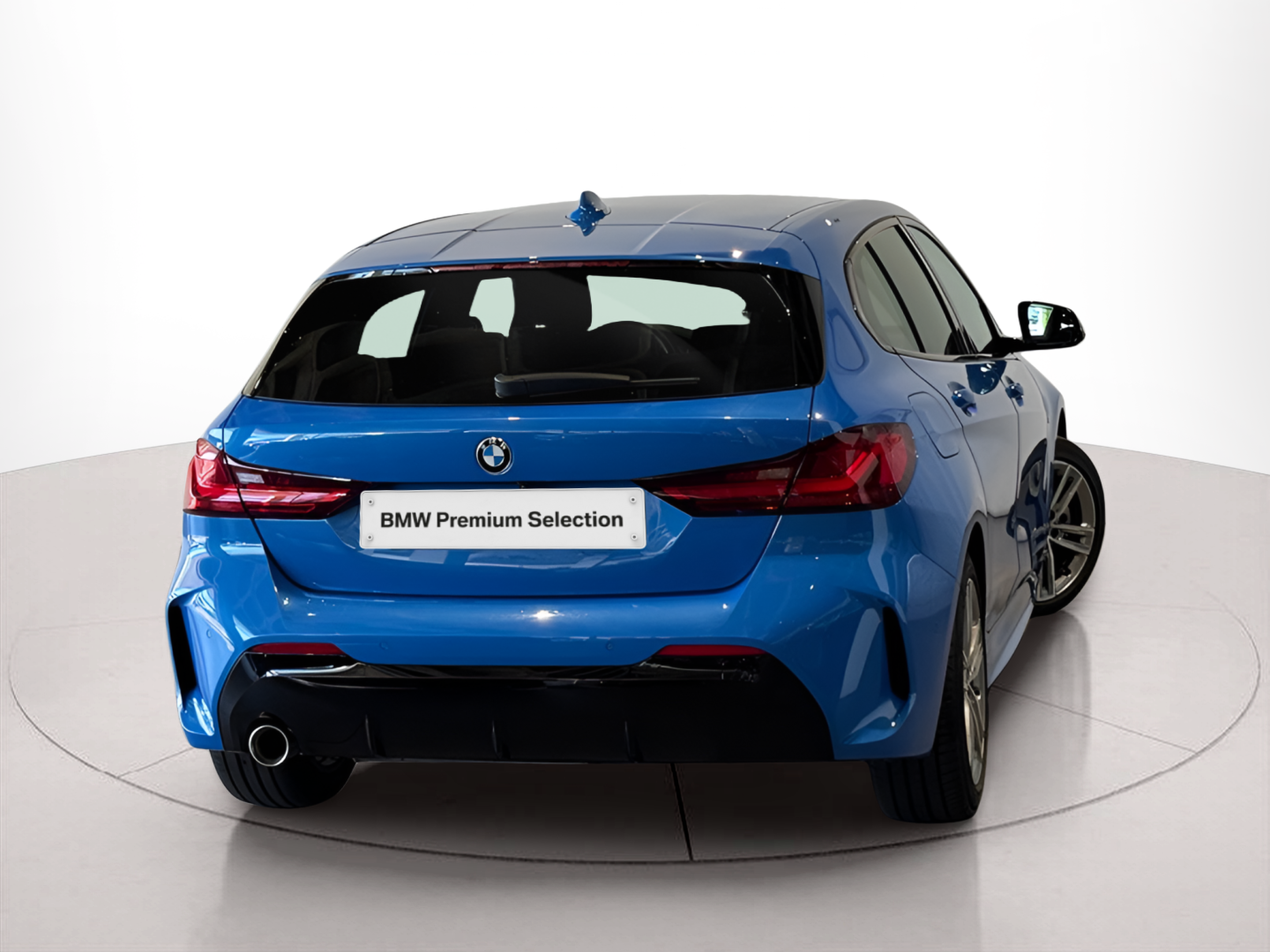 BMW Série 1 116d color Azul. Año 2024. 85KW(116CV). Diesel. En concesionario BMcar Famalicão de Vila Nova de Famalicão