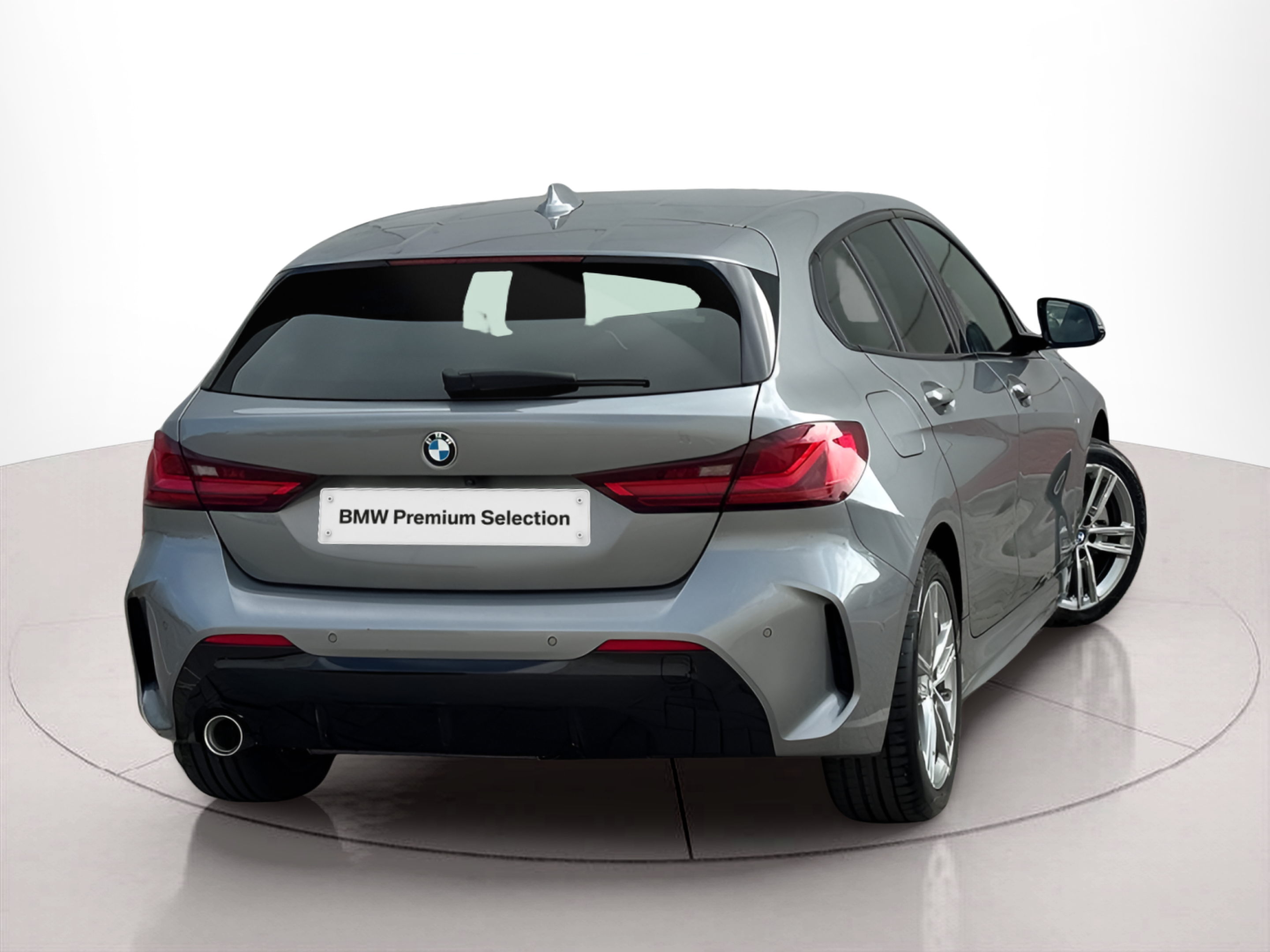 BMW Série 1 116d color Gris. Año 2024. 85KW(116CV). Diesel. En concesionario BMcar Viana do Castelo de Viana do Castelo