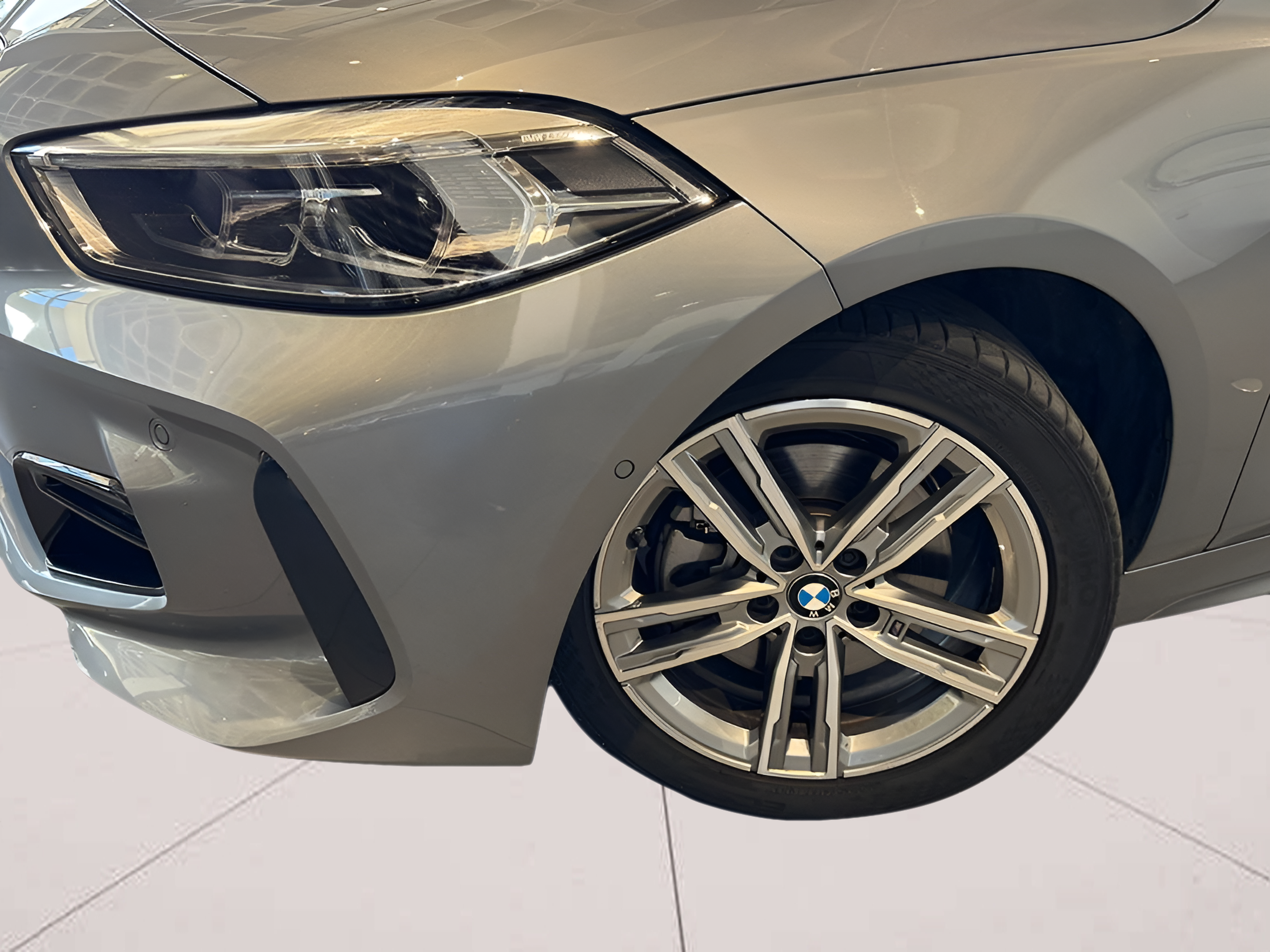 BMW Série 1 116d color Gris. Año 2024. 85KW(116CV). Diesel. En concesionario BMcar Viana do Castelo de Viana do Castelo