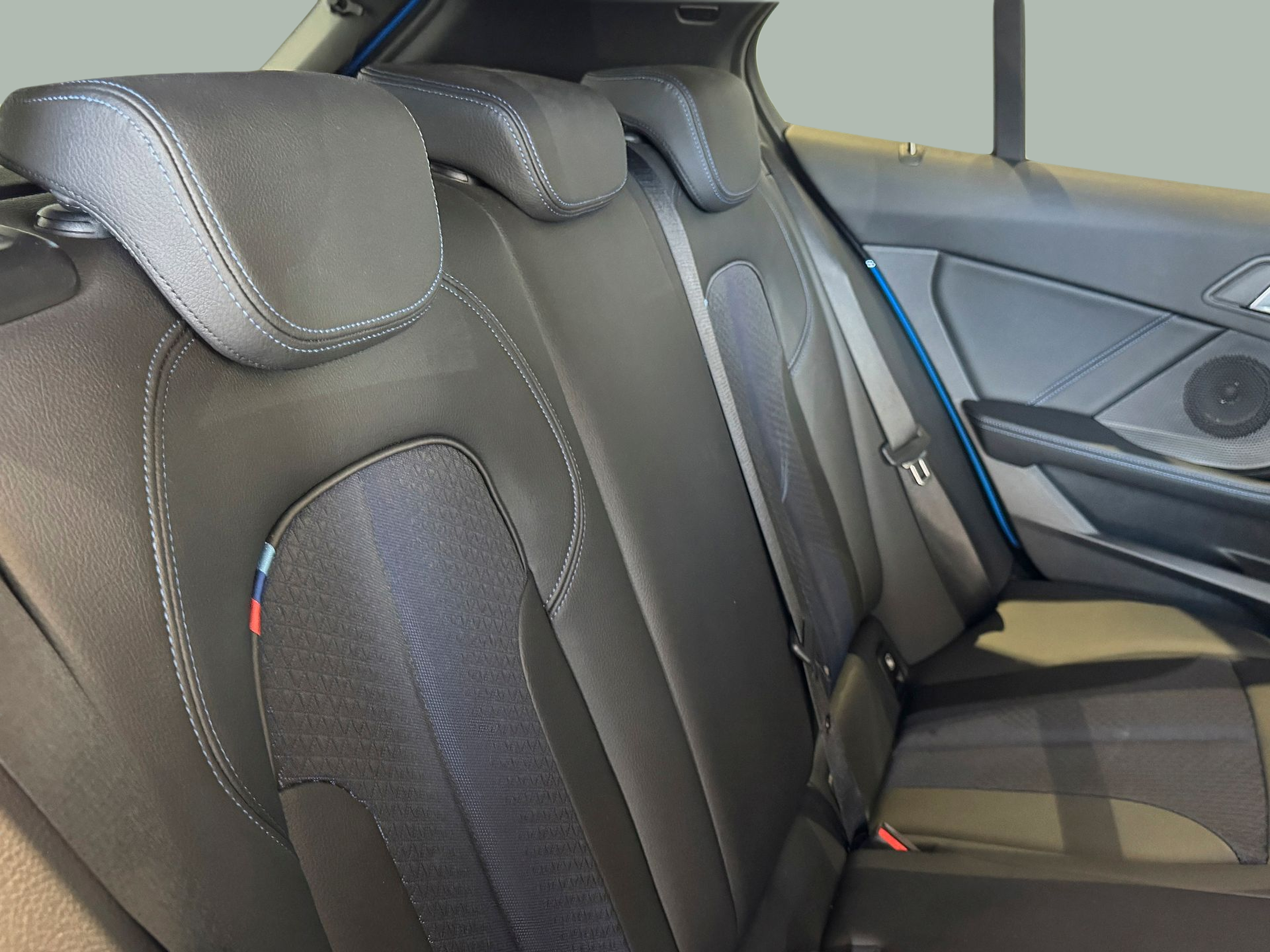 BMW Série 1 116d color Azul. Año 2024. 85KW(116CV). Diesel. En concesionario BMcar Guimarães de Guimarães