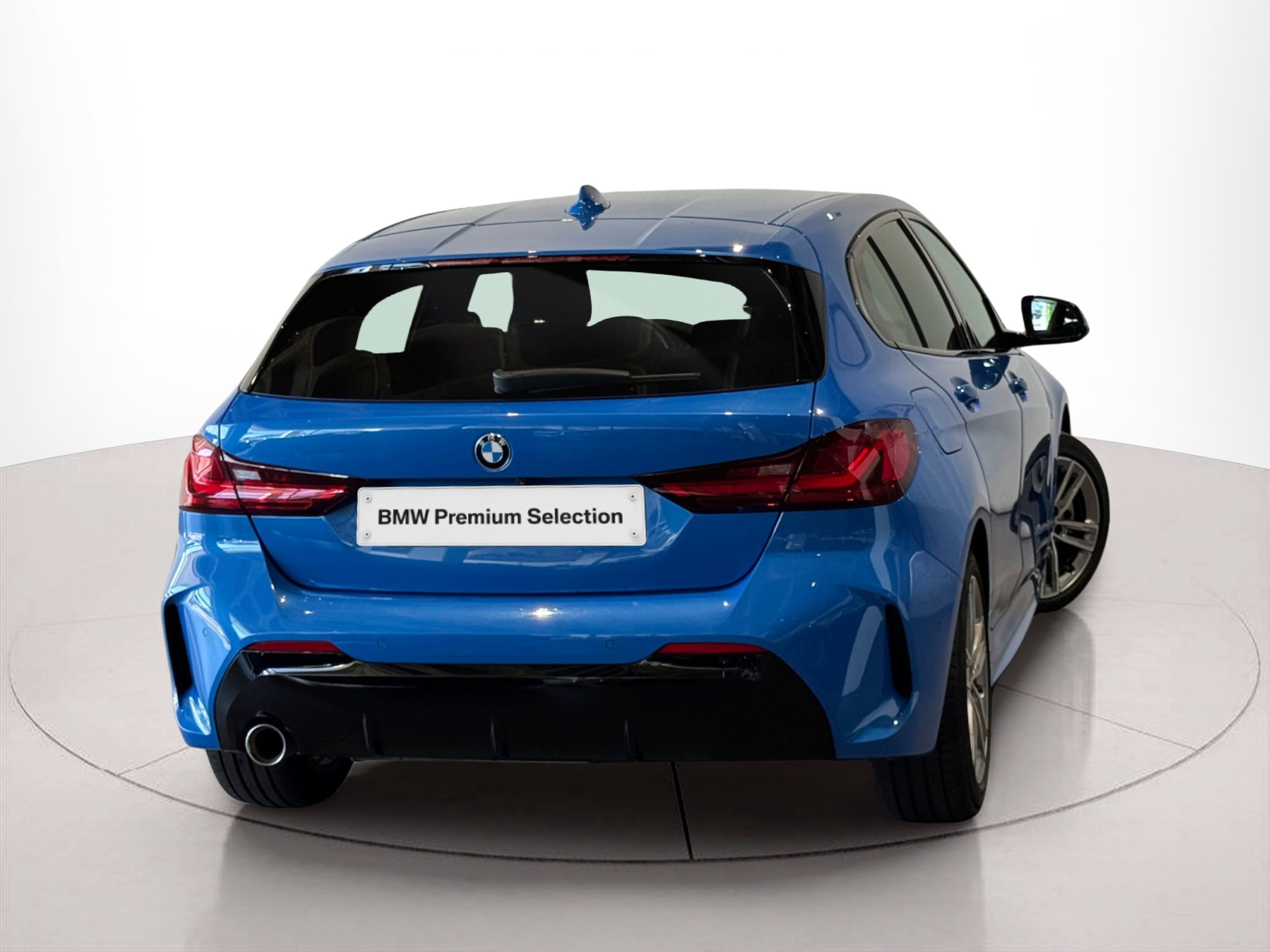 BMW Série 1 116d color Azul. Año 2024. 85KW(116CV). Diesel. En concesionario BMcar Guimarães de Guimarães