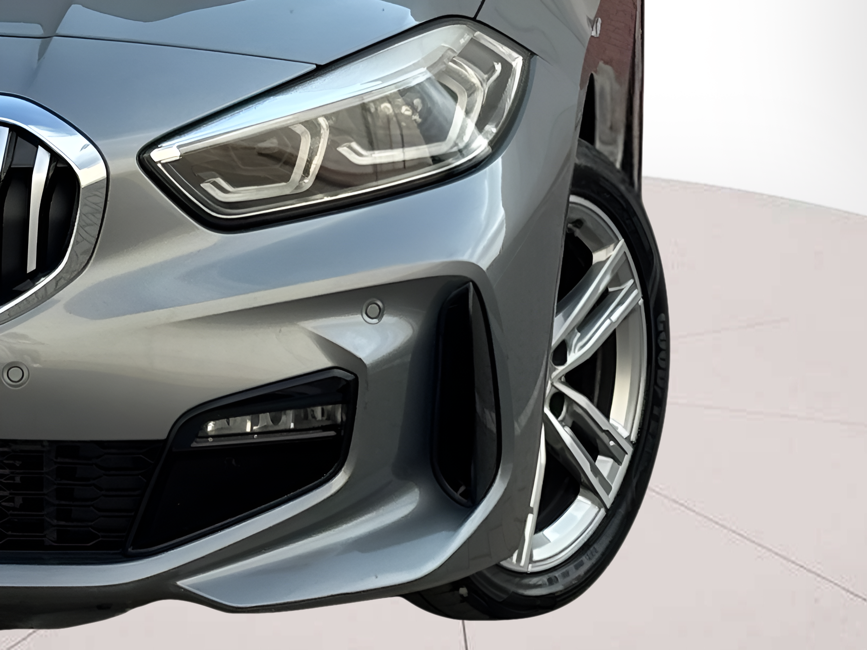 BMW Série 1 116d color Gris. Año 2024. 85KW(116CV). Diesel. En concesionario BMcar Barcelos de Barcelos
