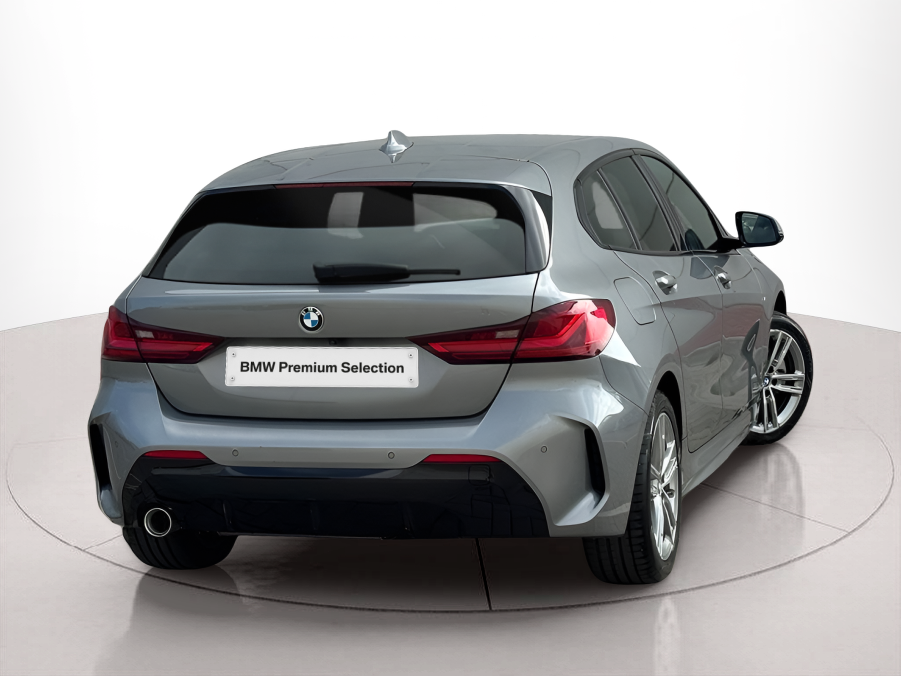 BMW Série 1 116d color Gris. Año 2024. 85KW(116CV). Diesel. En concesionario BMcar Barcelos de Barcelos