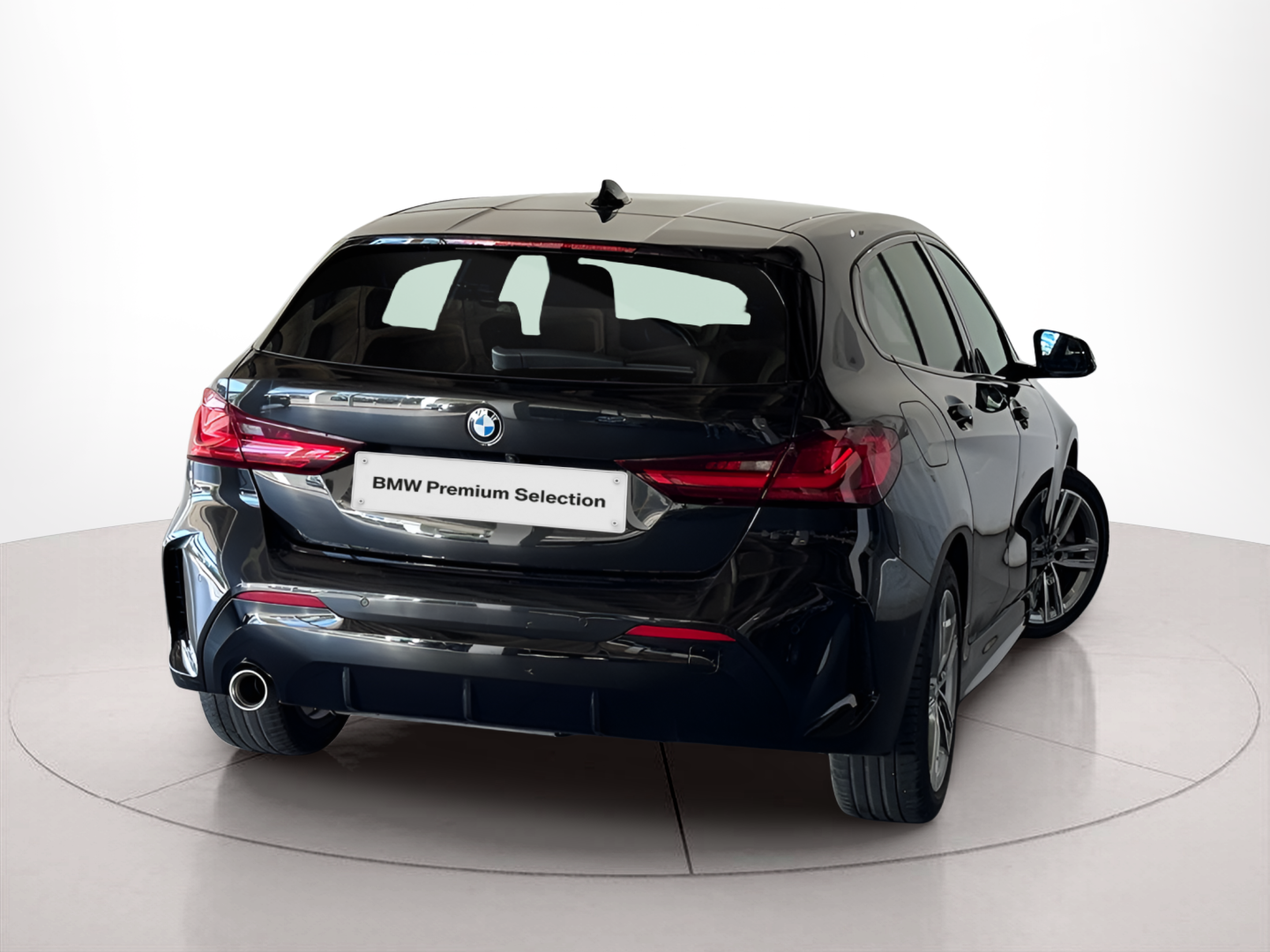 BMW Série 1 116d color Negro. Año 2024. 85KW(116CV). Diesel. En concesionario BMcar Braga de Braga