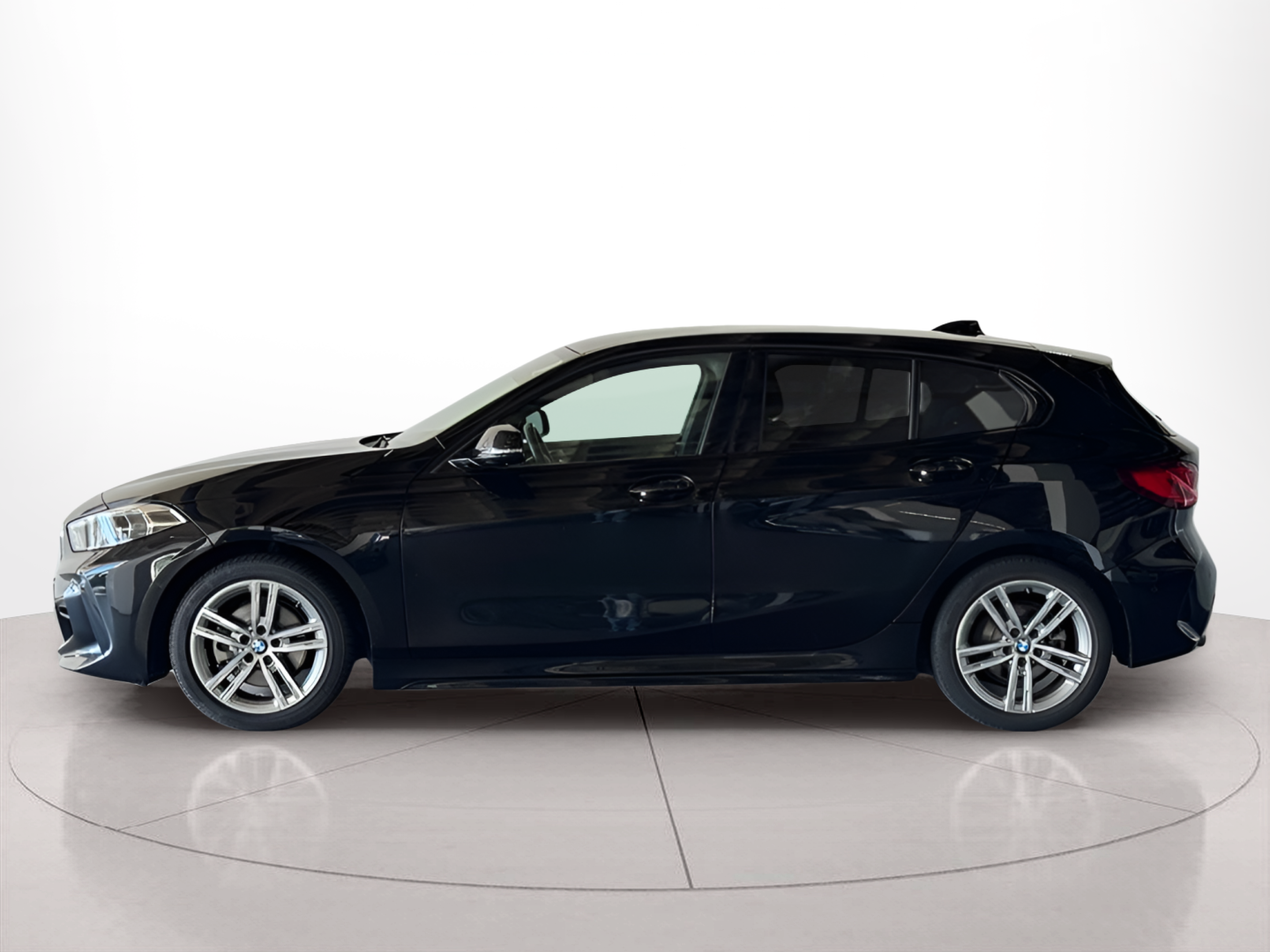 Fotos de BMW Série 1 116d color Negro. Año 2024. 85KW(116CV). Diesel. En concesionario BMcar Braga de Braga