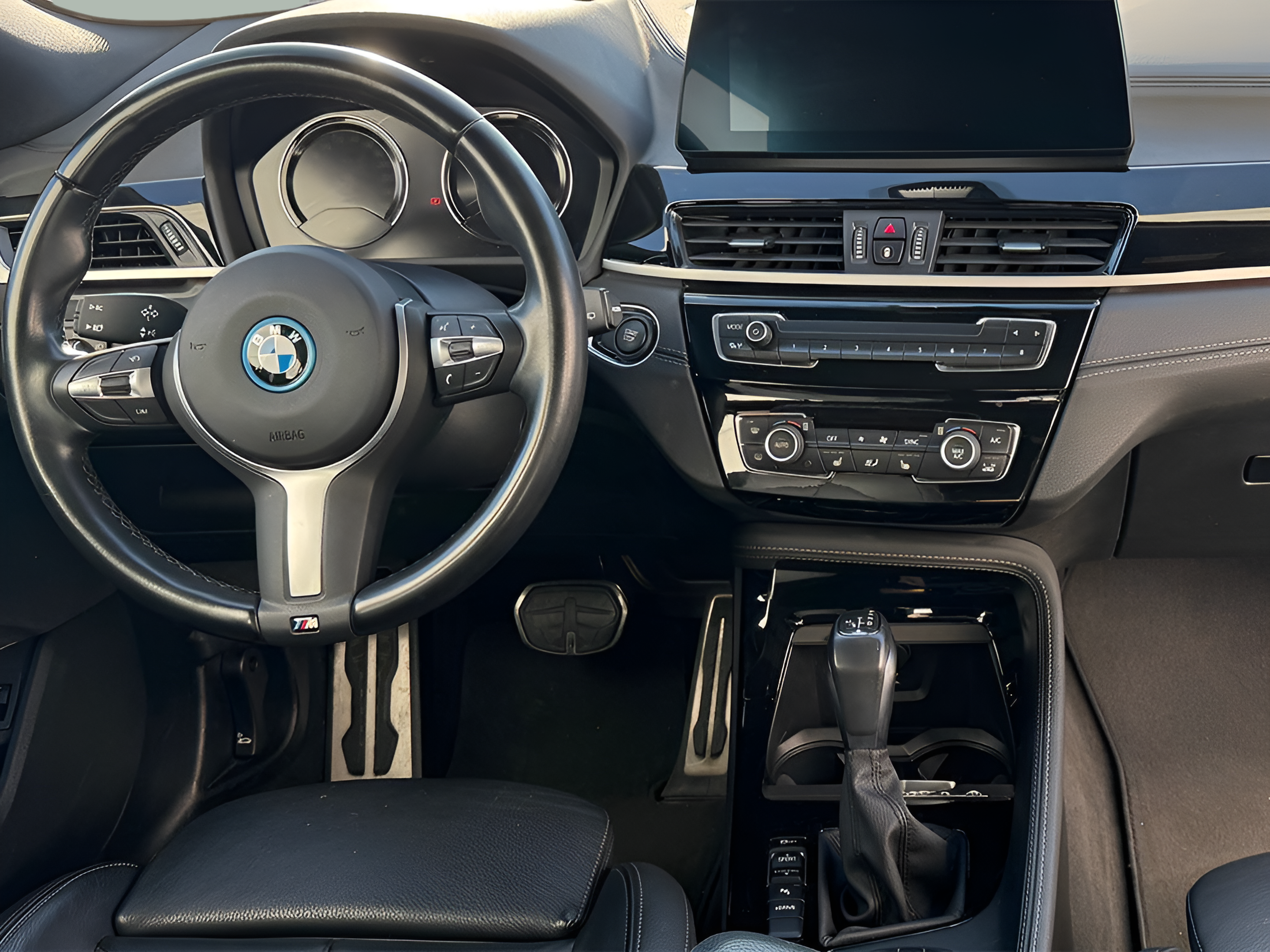 BMW X2 xDrive25e color Negro. Año 2023. 162KW(220CV). Elétrico / Gasolina Híbrido. En concesionario BMcar Braga de Braga