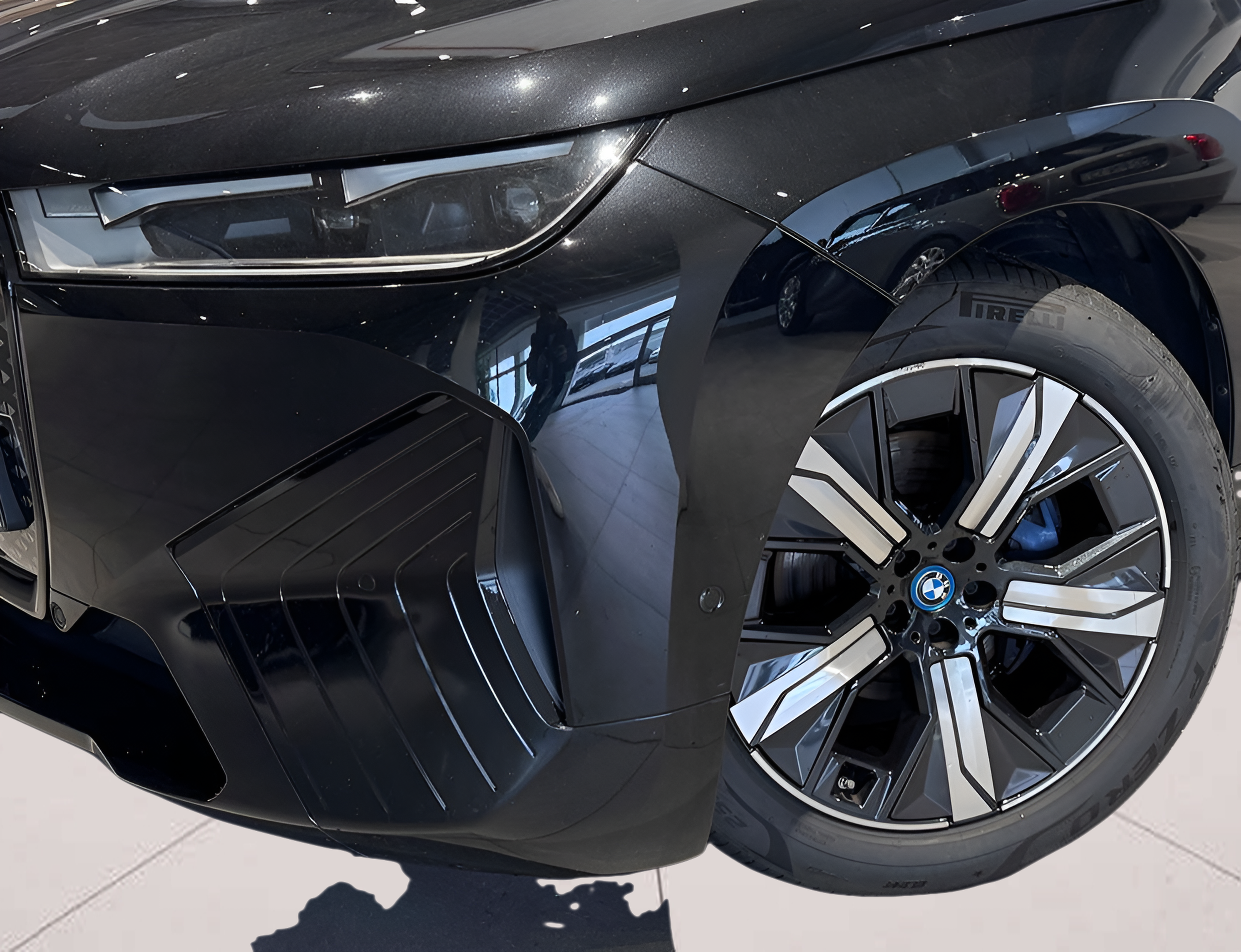 BMW iX xDrive40 color Negro. Año 2023. 240KW(326CV). Elétrico. En concesionario BMcar Braga de Braga