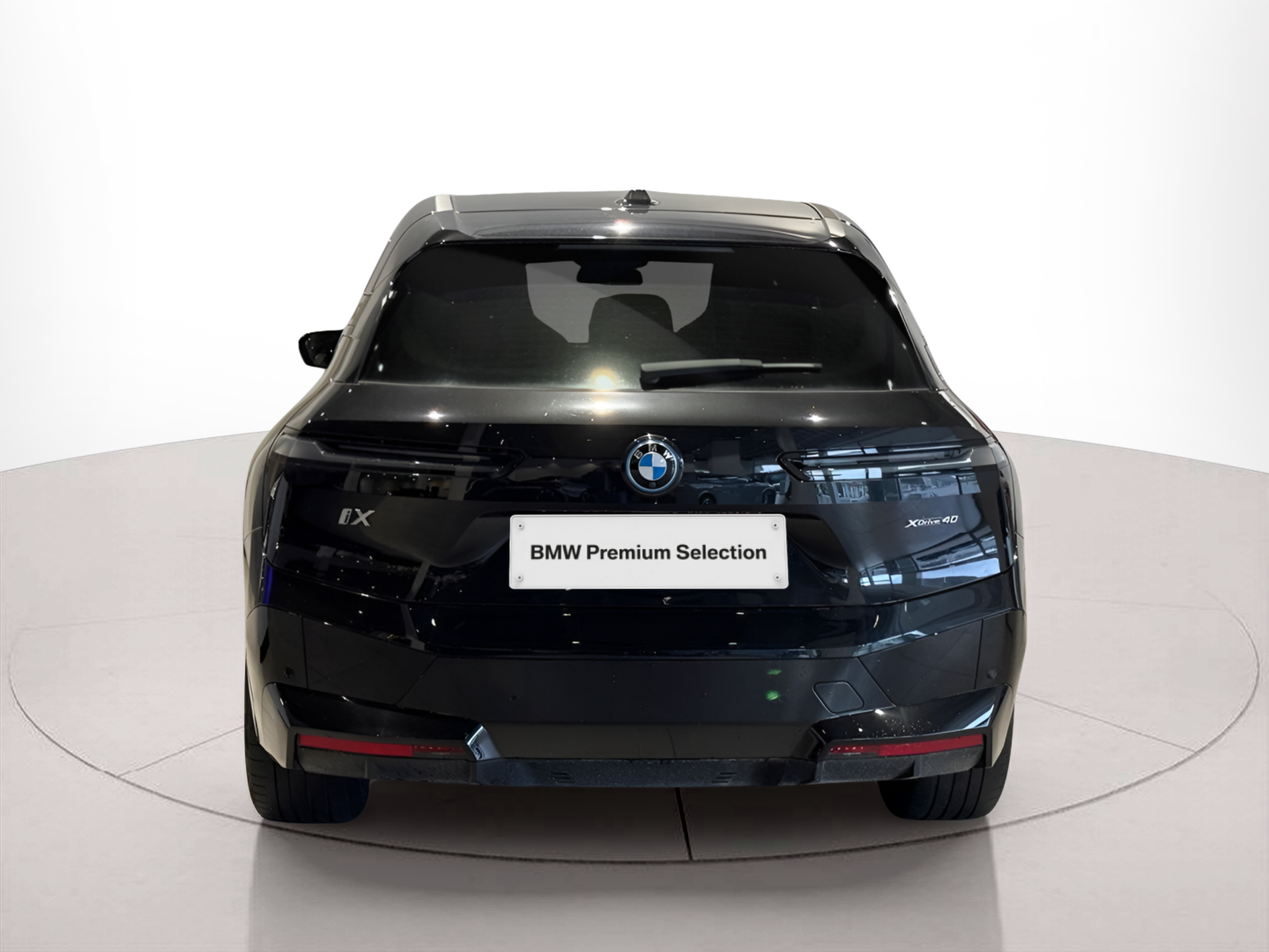 BMW iX xDrive40 color Negro. Año 2023. 240KW(326CV). Elétrico. En concesionario BMcar Braga de Braga