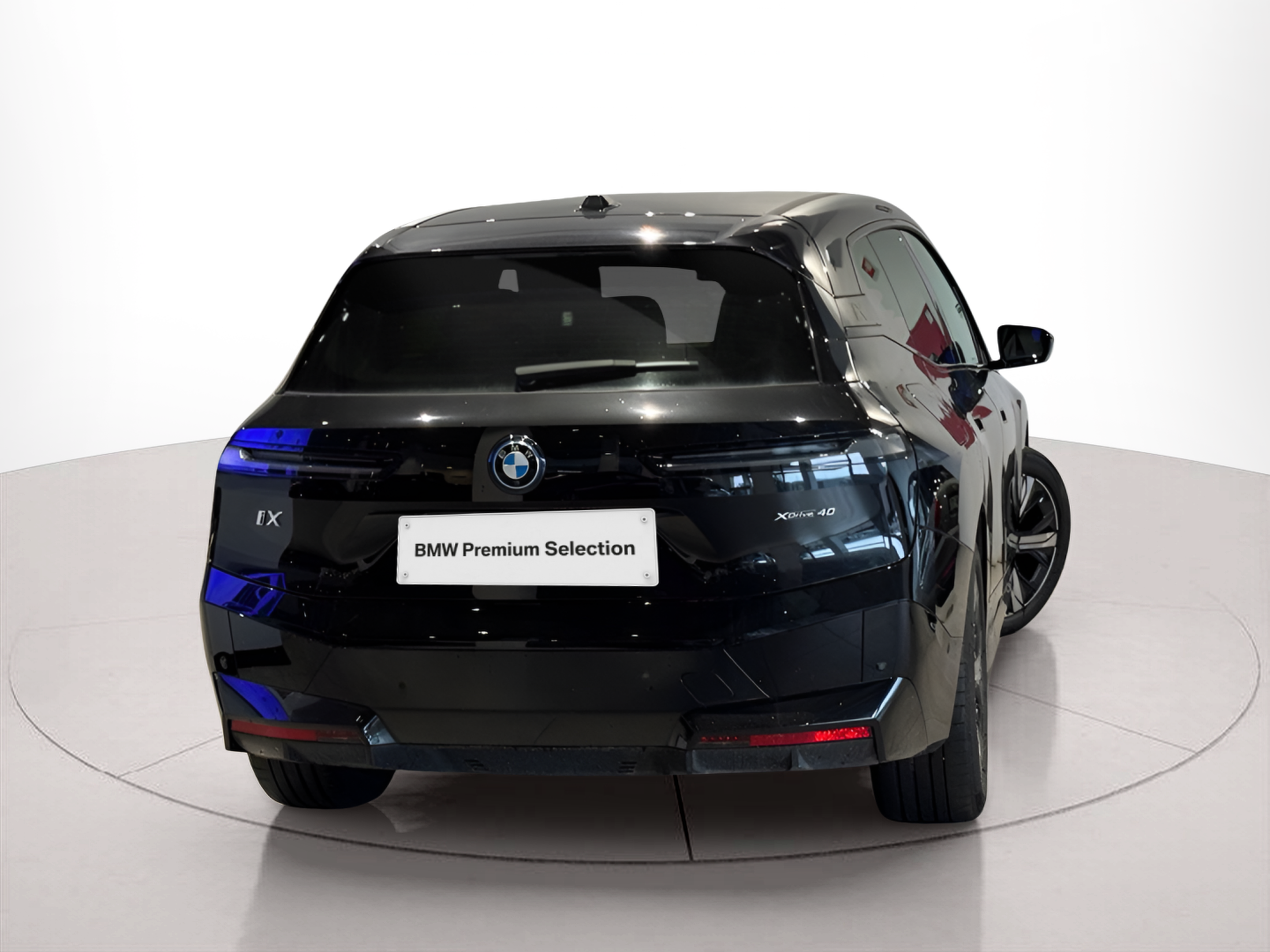 BMW iX xDrive40 color Negro. Año 2023. 240KW(326CV). Elétrico. En concesionario BMcar Braga de Braga