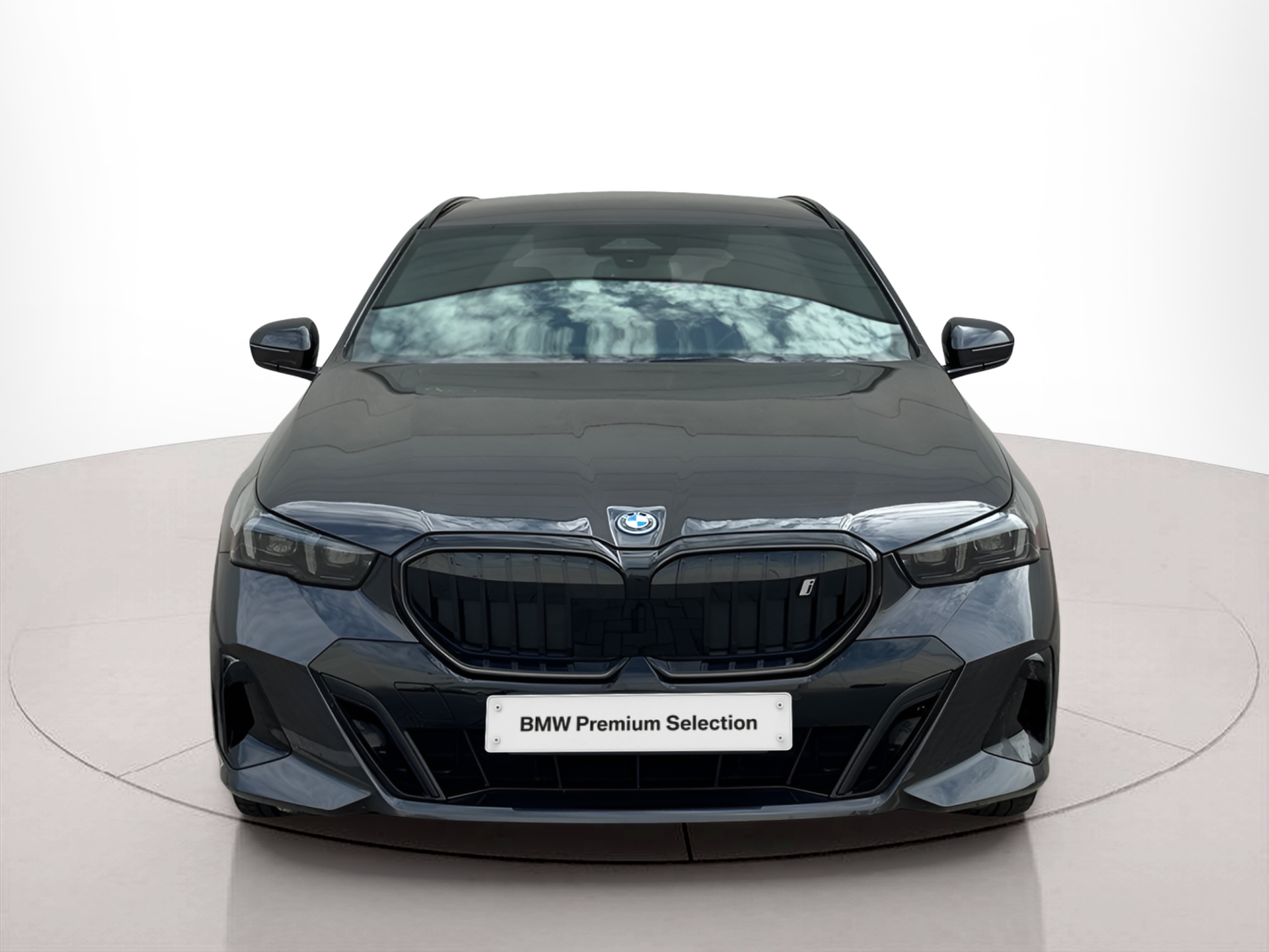 Fotos de BMW i5 eDrive40 color Gris. Año 2024. 250KW(340CV). Elétrico. En concesionario BMcar Famalicão de Vila Nova de Famalicão