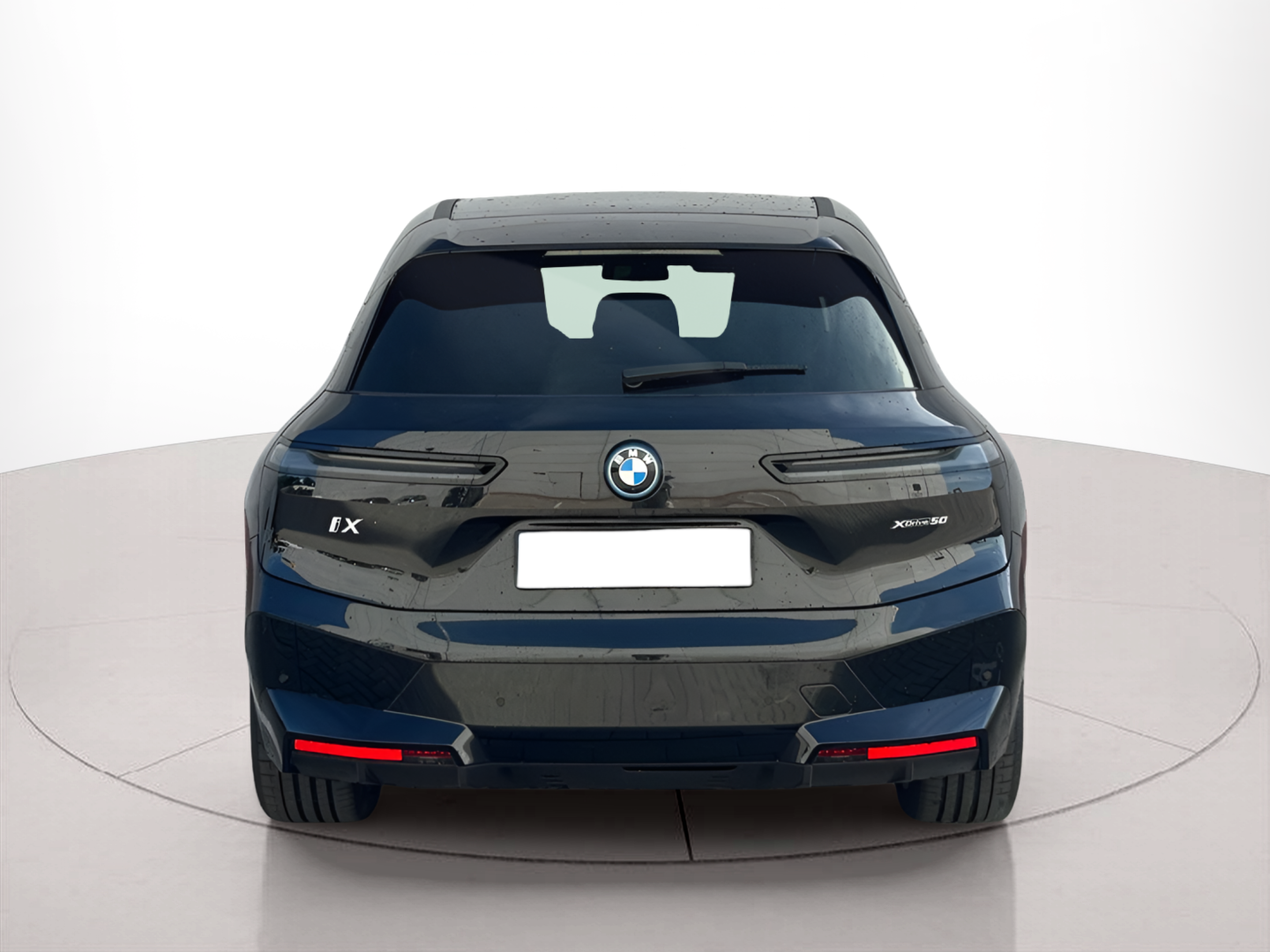 BMW iX xDrive50 color Negro. Año 2023. 385KW(523CV). Elétrico. En concesionario BMcar Famalicão de Vila Nova de Famalicão
