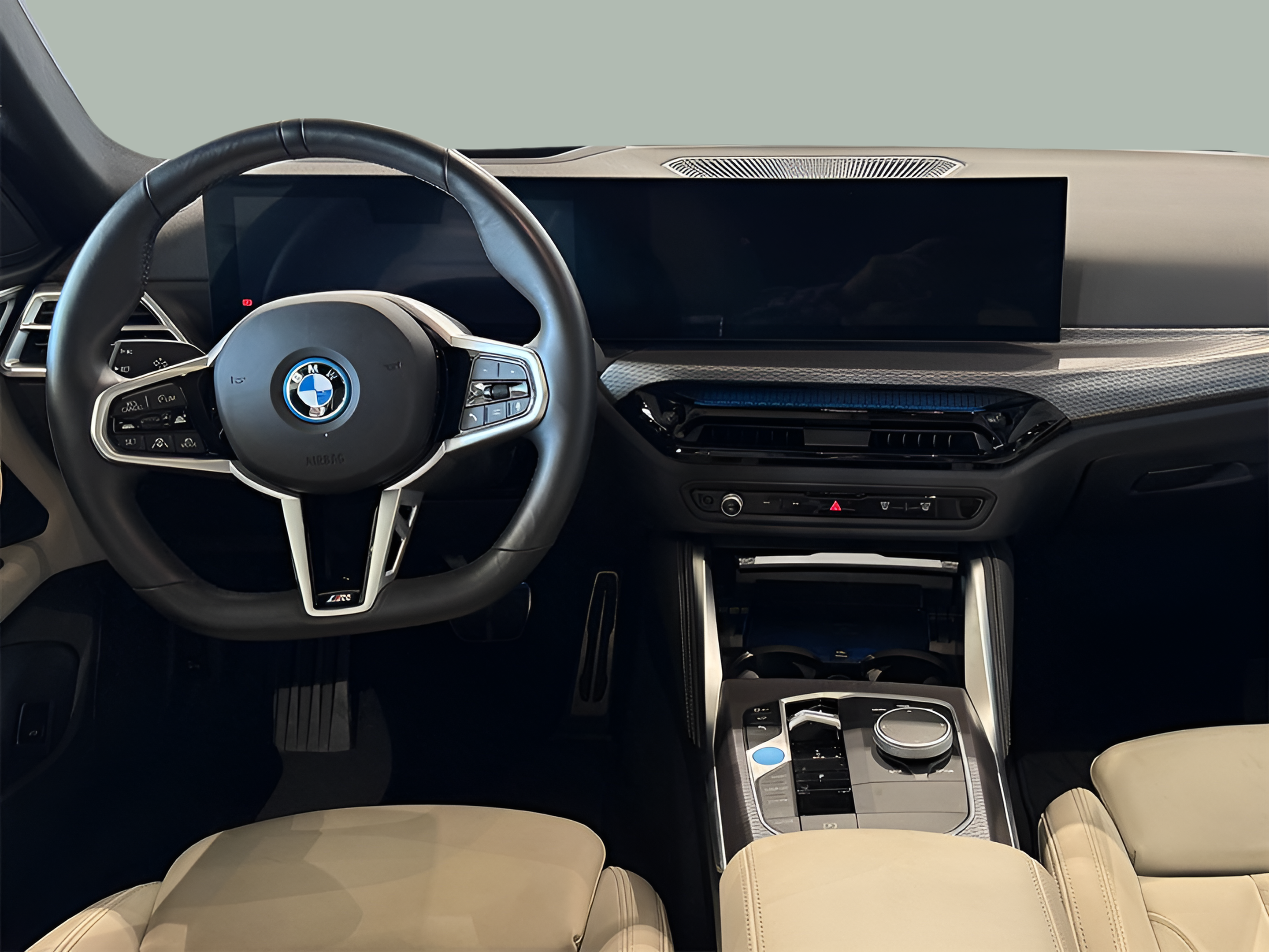 BMW i4 i4 eDrive40 color Gris. Año 2024. 250KW(340CV). Elétrico. En concesionario BMcar Braga de Braga