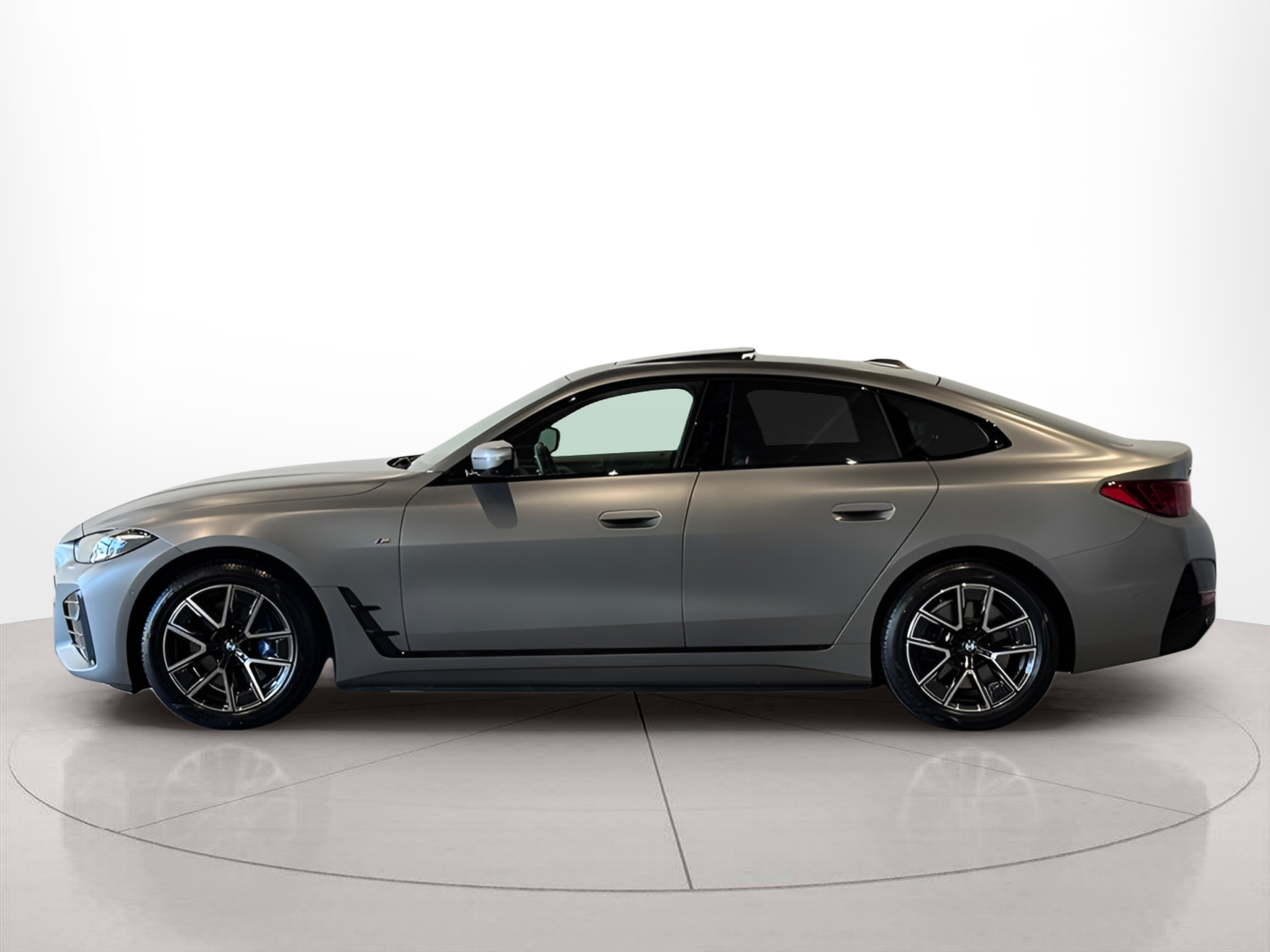 Fotos de BMW i4 i4 eDrive40 color Gris. Año 2024. 250KW(340CV). Elétrico. En concesionario BMcar Braga de Braga