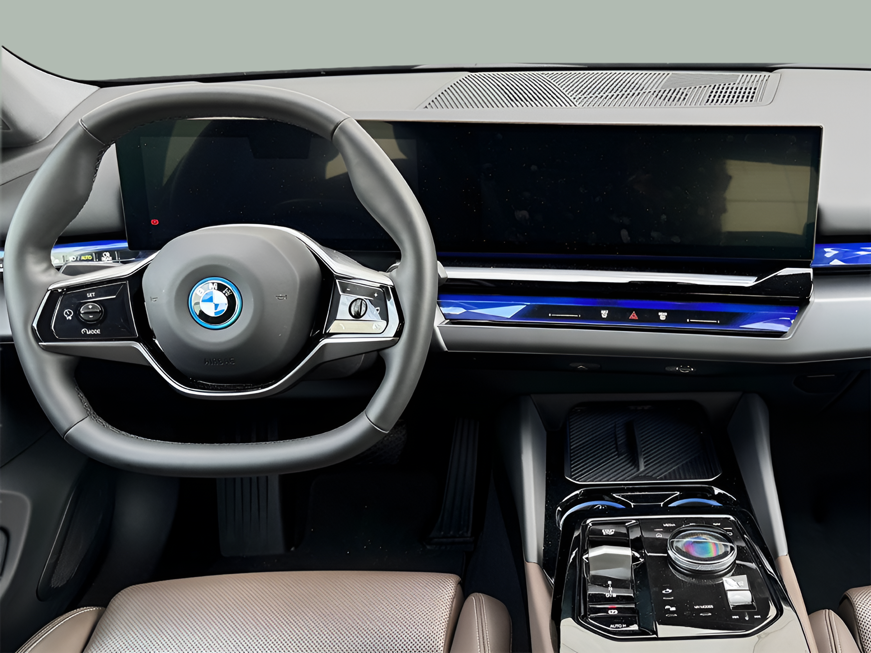 BMW i5 eDrive40 color Gris. Año 2024. 250KW(340CV). Elétrico. En concesionario BMcar Barcelos de Barcelos