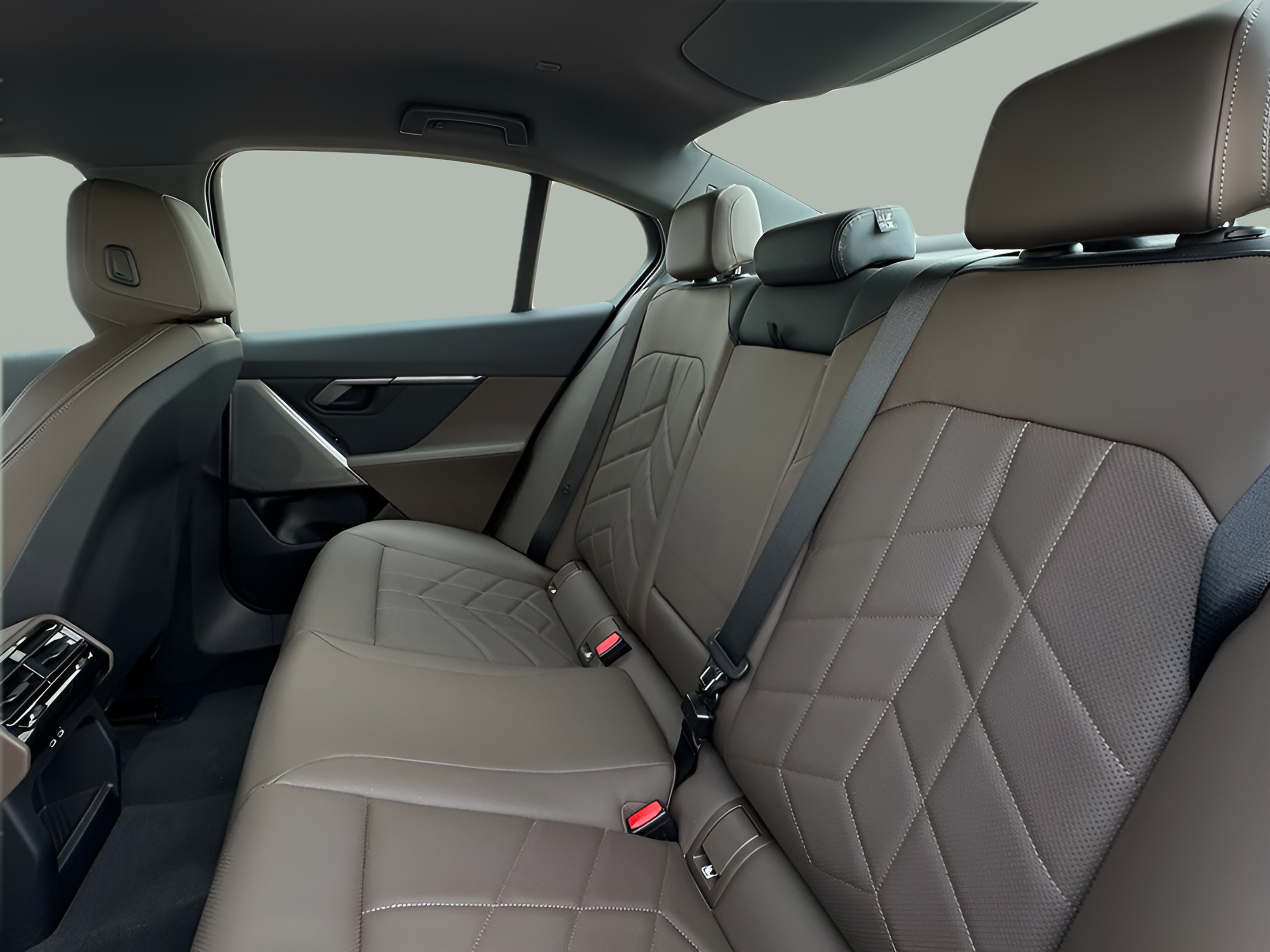 BMW i5 eDrive40 color Gris. Año 2024. 250KW(340CV). Elétrico. En concesionario BMcar Barcelos de Barcelos