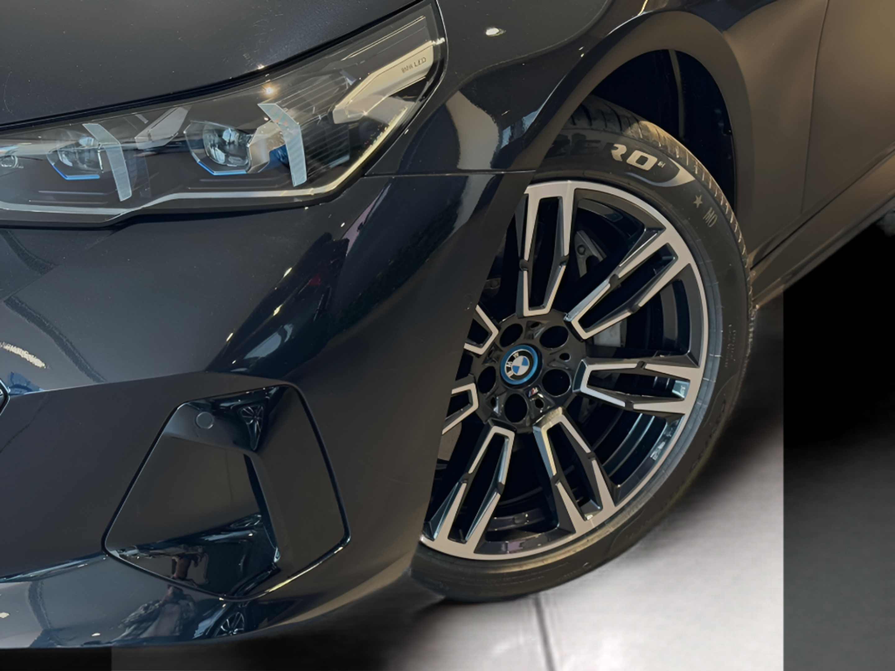BMW i5 eDrive40 color Negro. Año 2024. 250KW(340CV). Elétrico. En concesionario BMcar Braga de Braga