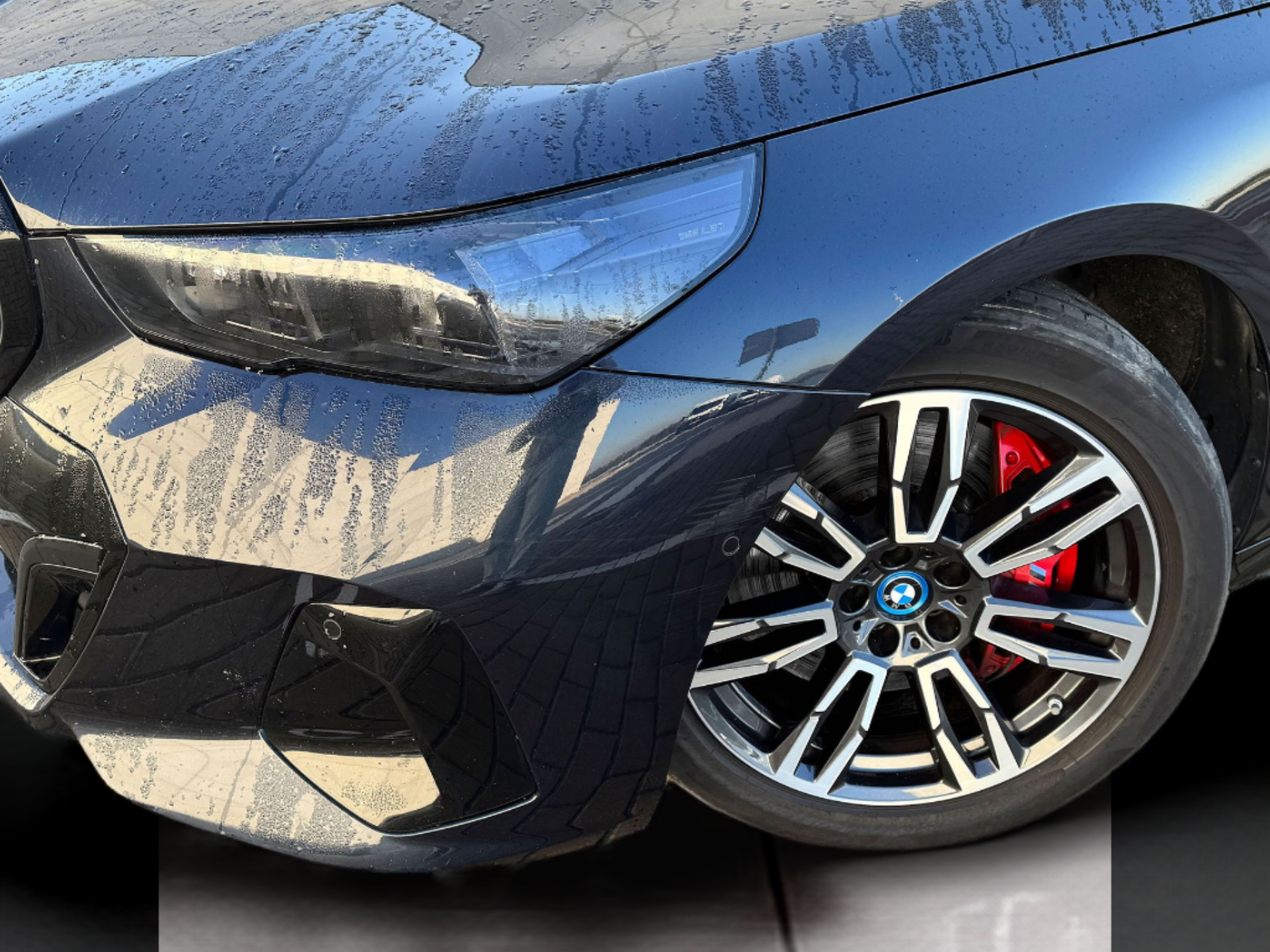 BMW i5 eDrive40 color Negro. Año 2024. 250KW(340CV). Elétrico. En concesionario BMcar Famalicão de Vila Nova de Famalicão