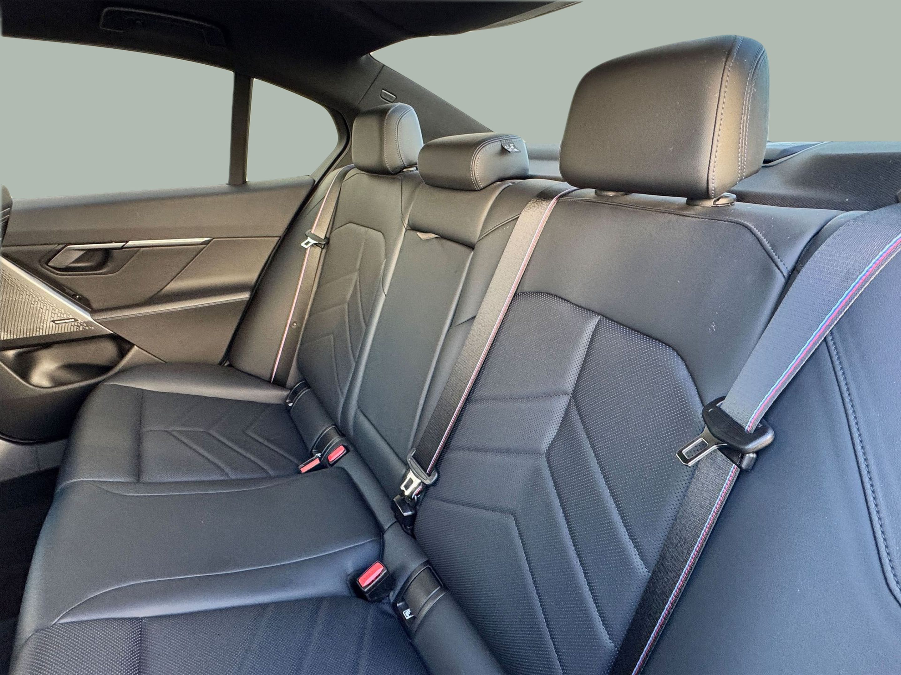 BMW i5 eDrive40 color Negro. Año 2024. 250KW(340CV). Elétrico. En concesionario BMcar Famalicão de Vila Nova de Famalicão