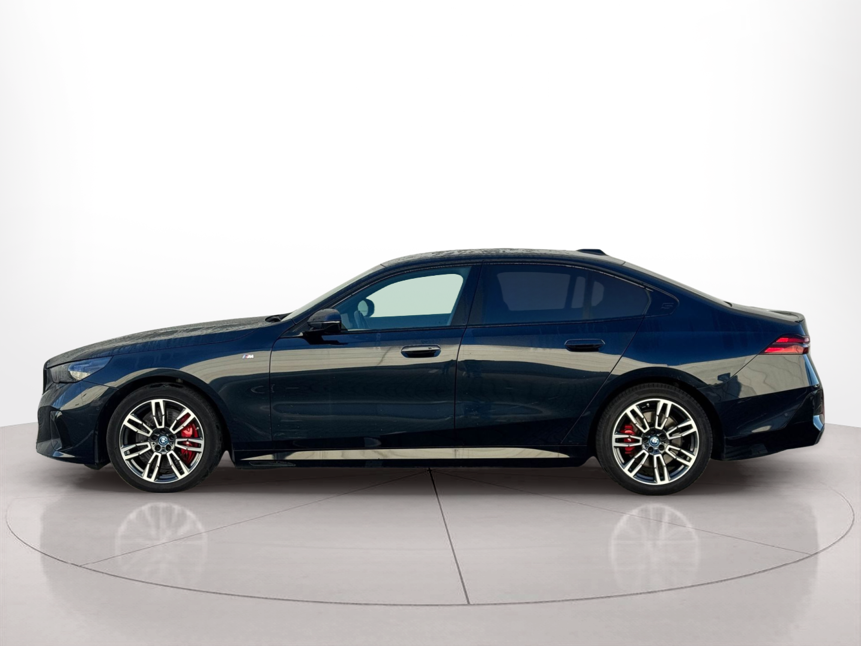 Fotos de BMW i5 eDrive40 color Negro. Año 2024. 250KW(340CV). Elétrico. En concesionario BMcar Famalicão de Vila Nova de Famalicão