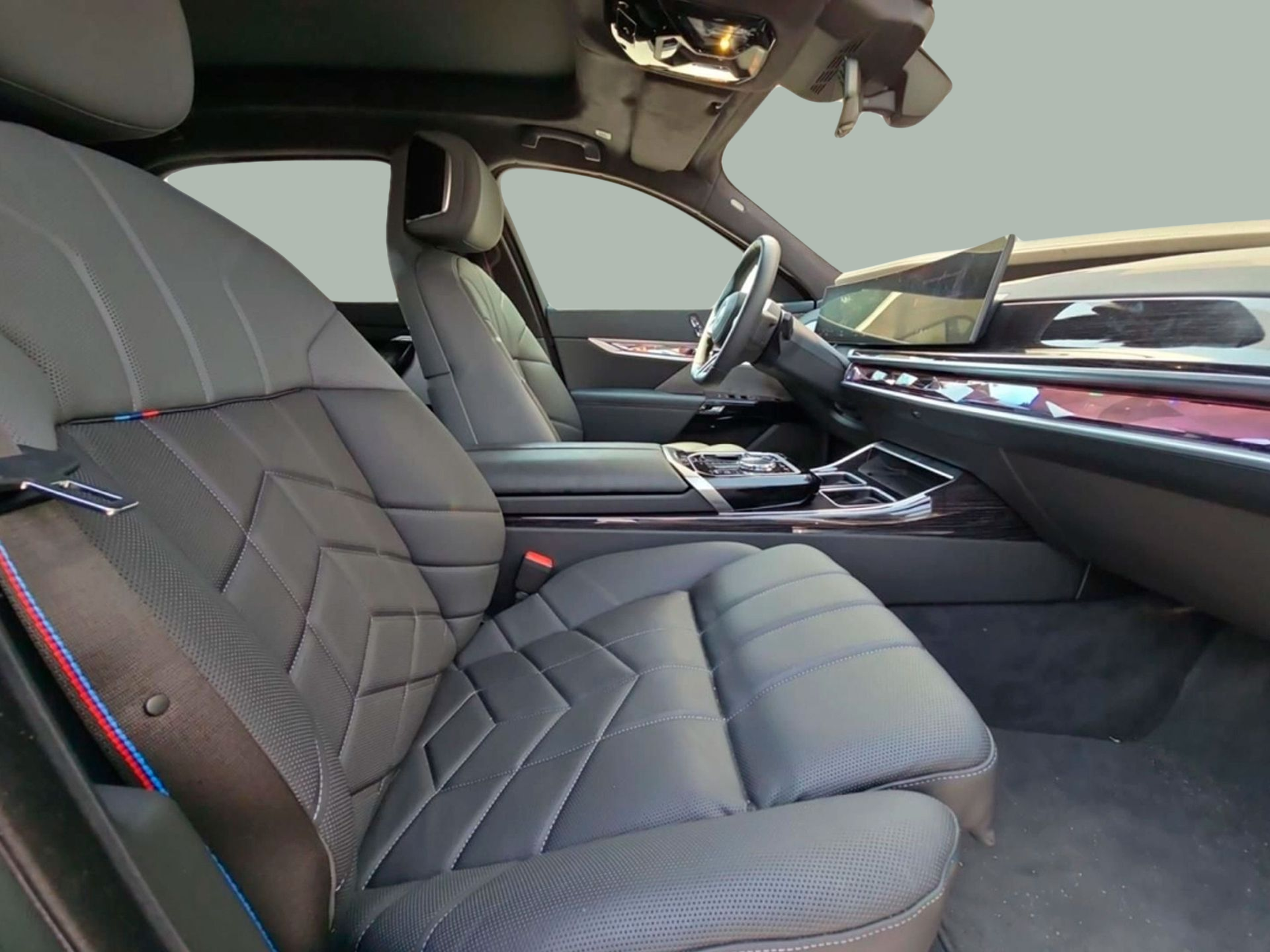 BMW I7 xDrive60 color Gris. Año 2024. 400KW(544CV). Elétrico. En concesionario BMcar Barcelos de Barcelos